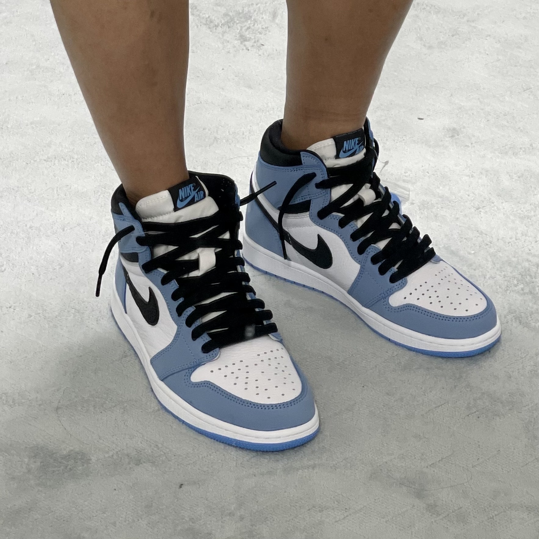 Jordan 1 Retro High OG University Blue 착용 스타일