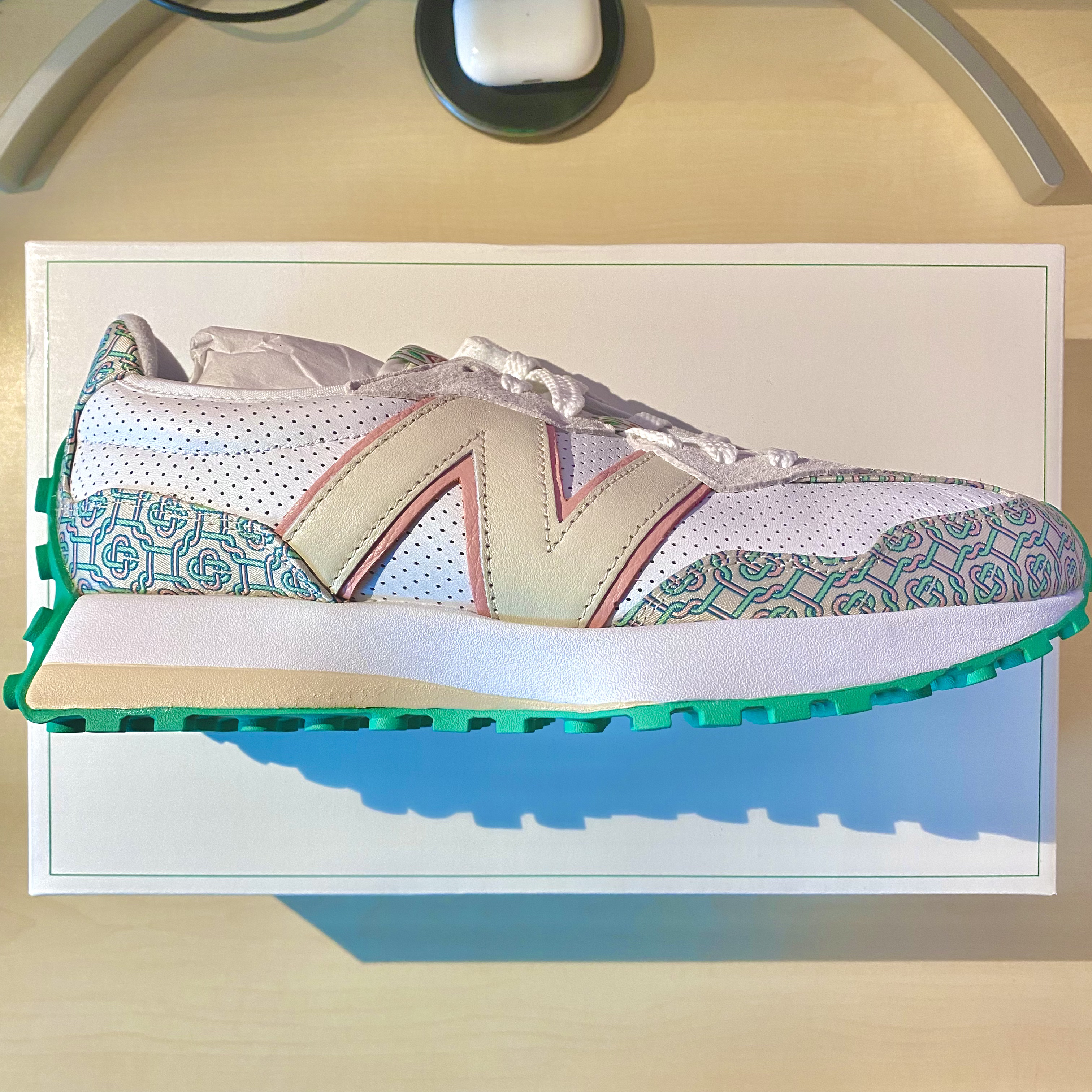 New Balance x Casablanca 327 Idealist Monogram White Green 착용 스타일 - 2