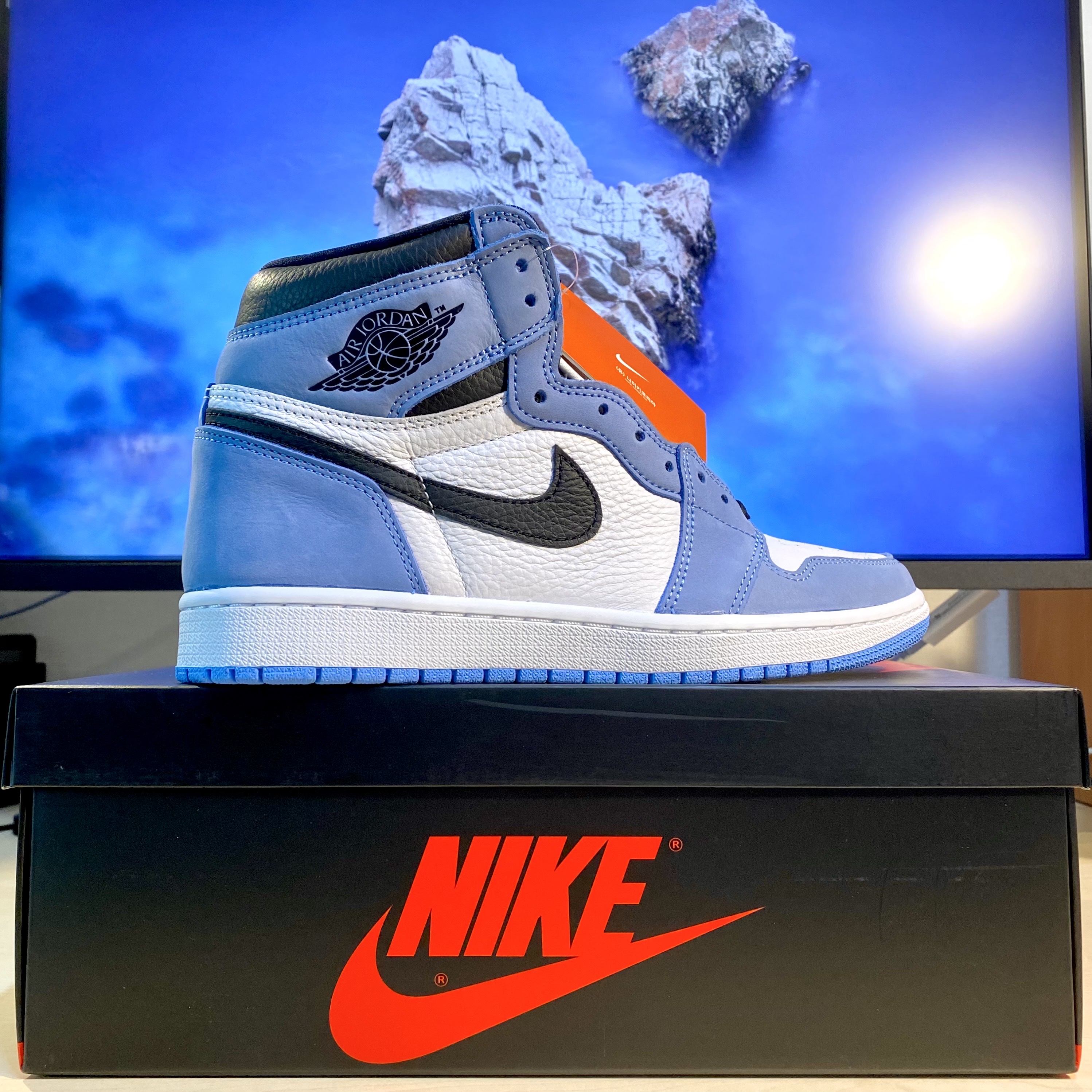Jordan 1 Retro High OG University Blue 착용 스타일 - 1