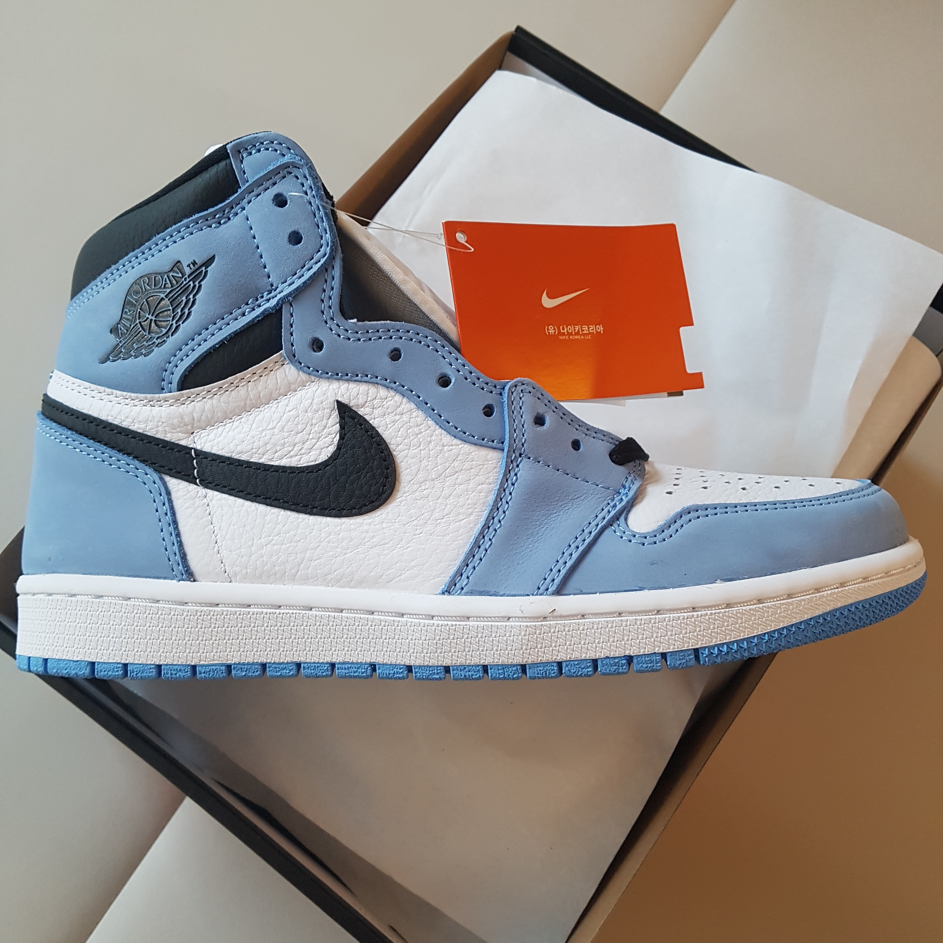 Jordan 1 Retro High OG University Blue 착용 스타일