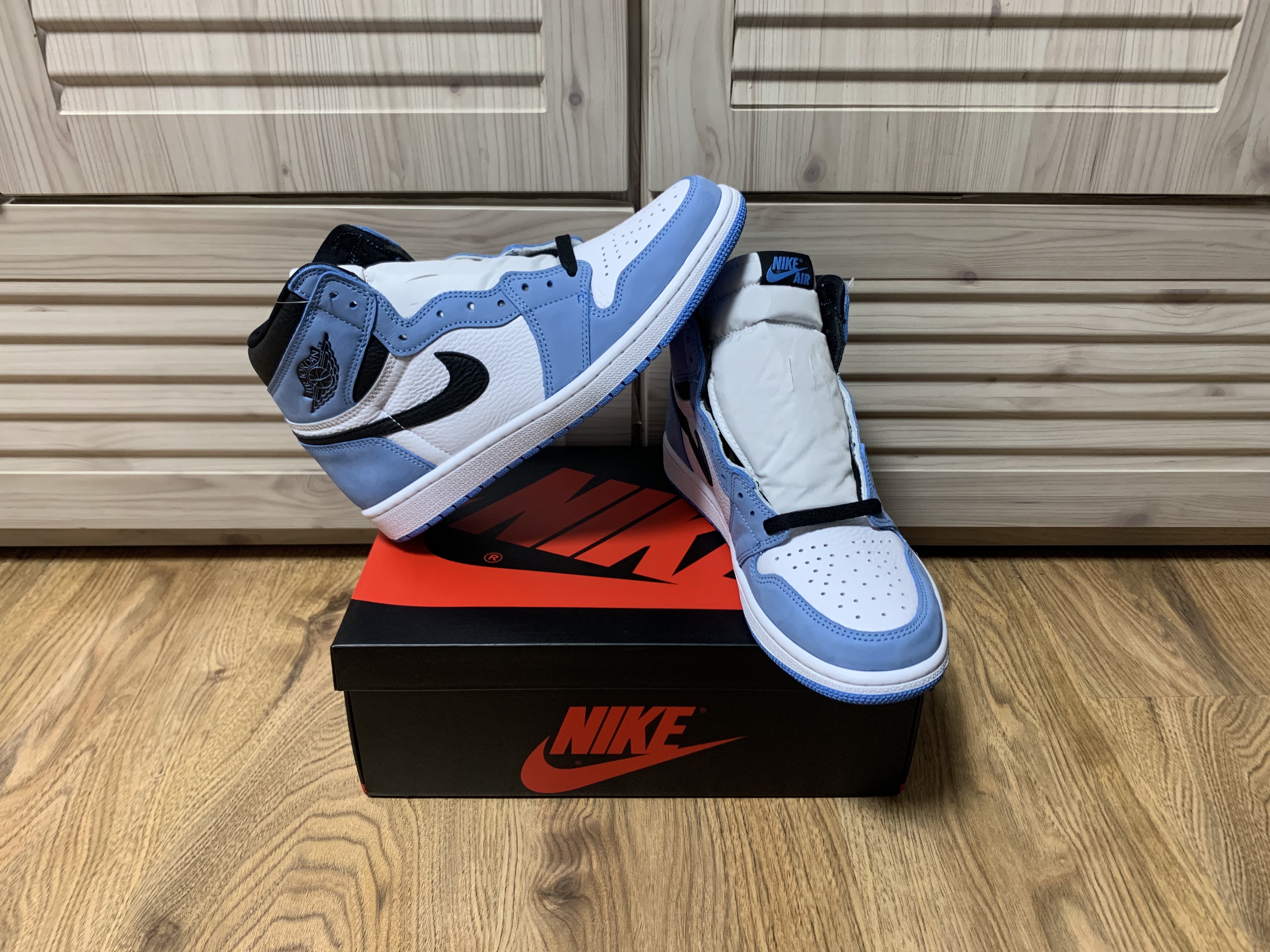 Jordan 1 Retro High OG University Blue 착용 스타일 - 1