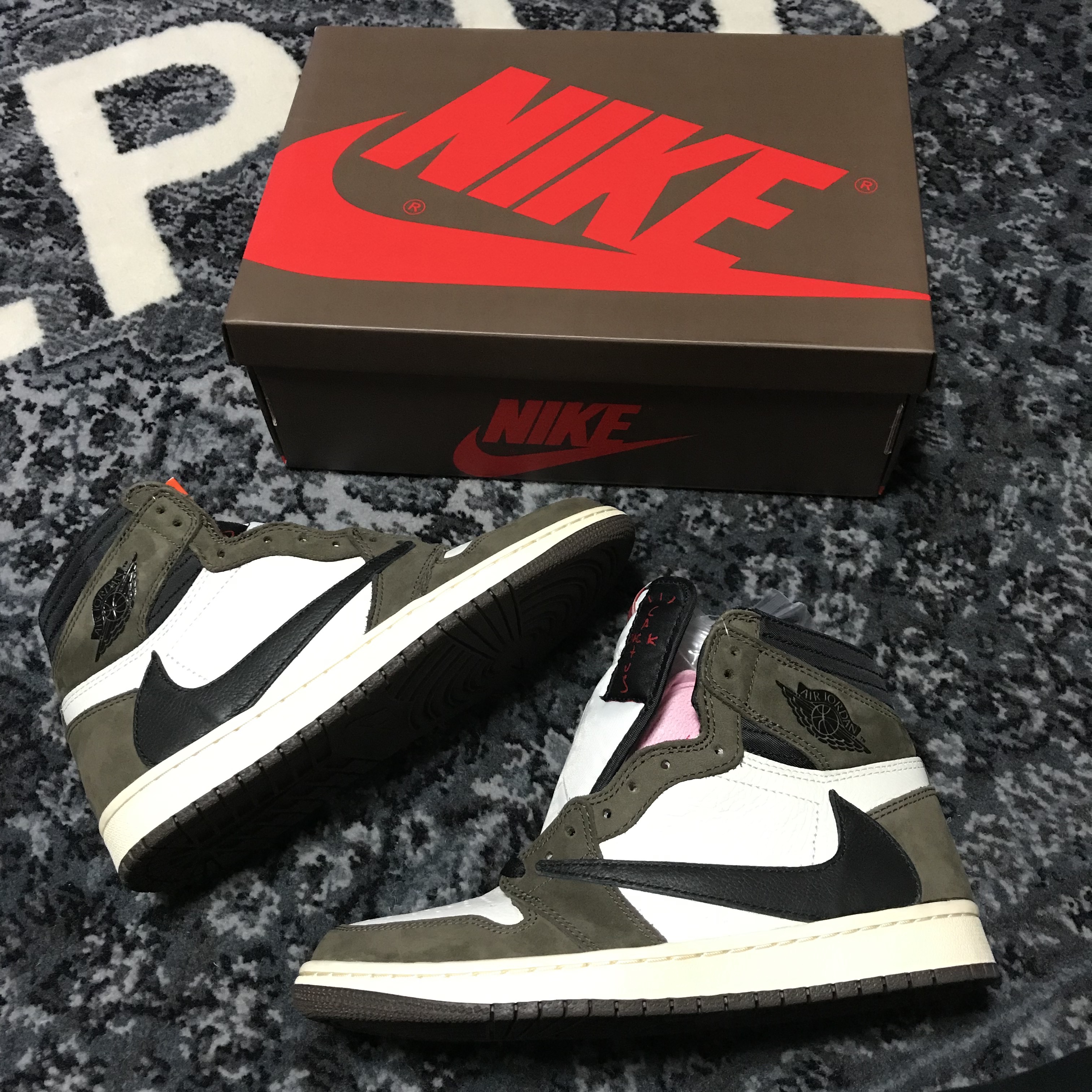 Jordan 1 x Travis Scott Retro High OG SP Mocha 착용 스타일