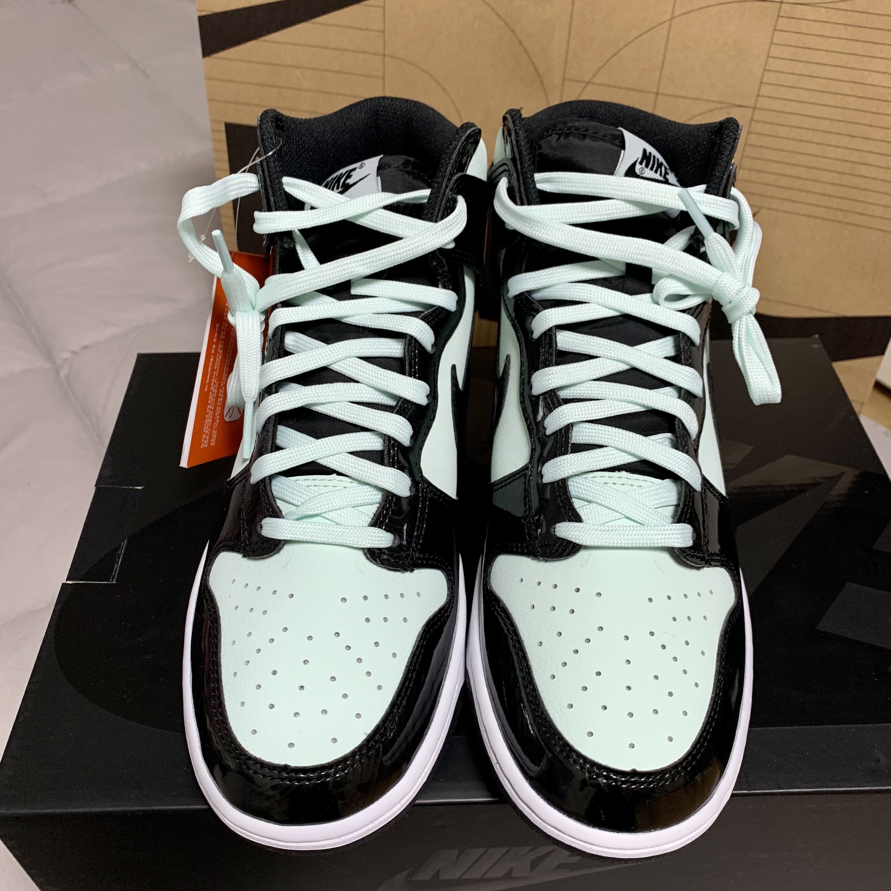 Nike Dunk High Barely Green 착용 스타일 - 3
