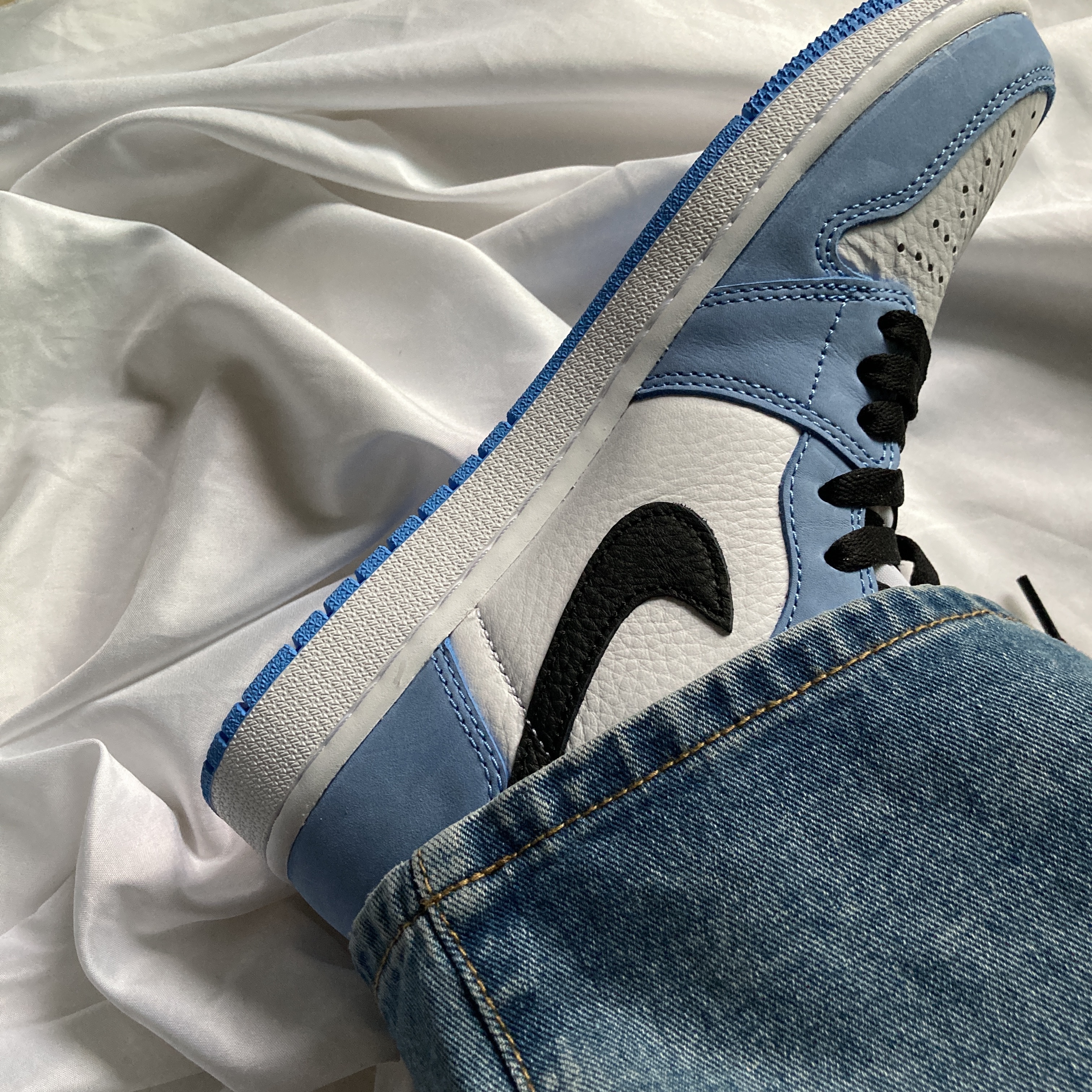Jordan 1 Retro High OG University Blue 착용 스타일