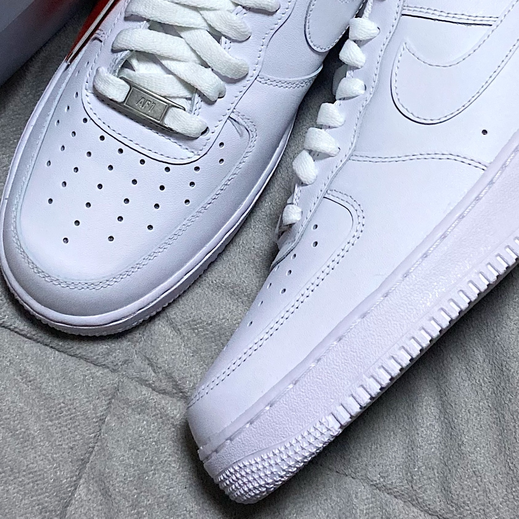 Nike Dunk Low Retro Black, Nike Air Force 1 '07 Low White 착용 스타일 - 2