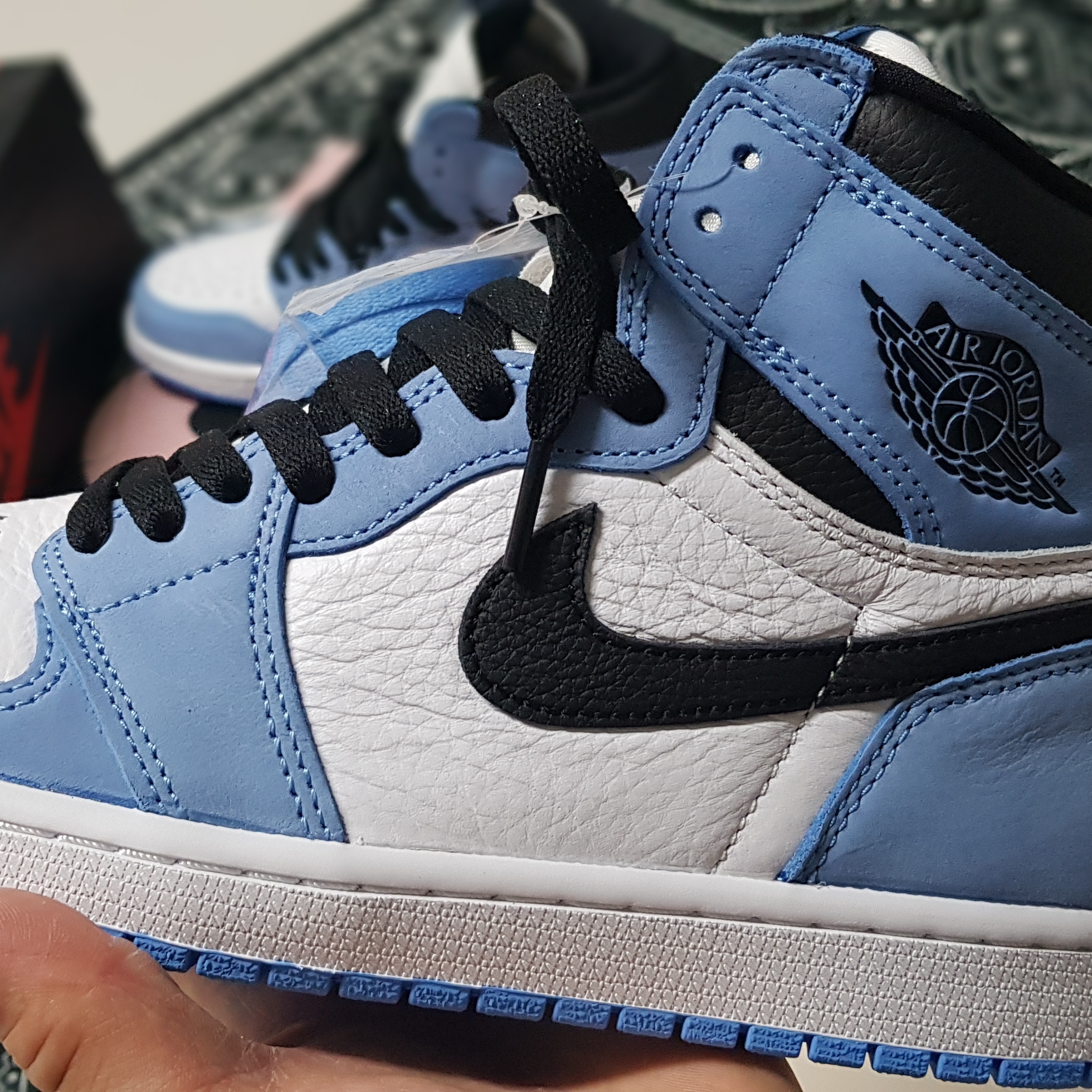 Jordan 1 Retro High OG University Blue 착용 스타일 - 1