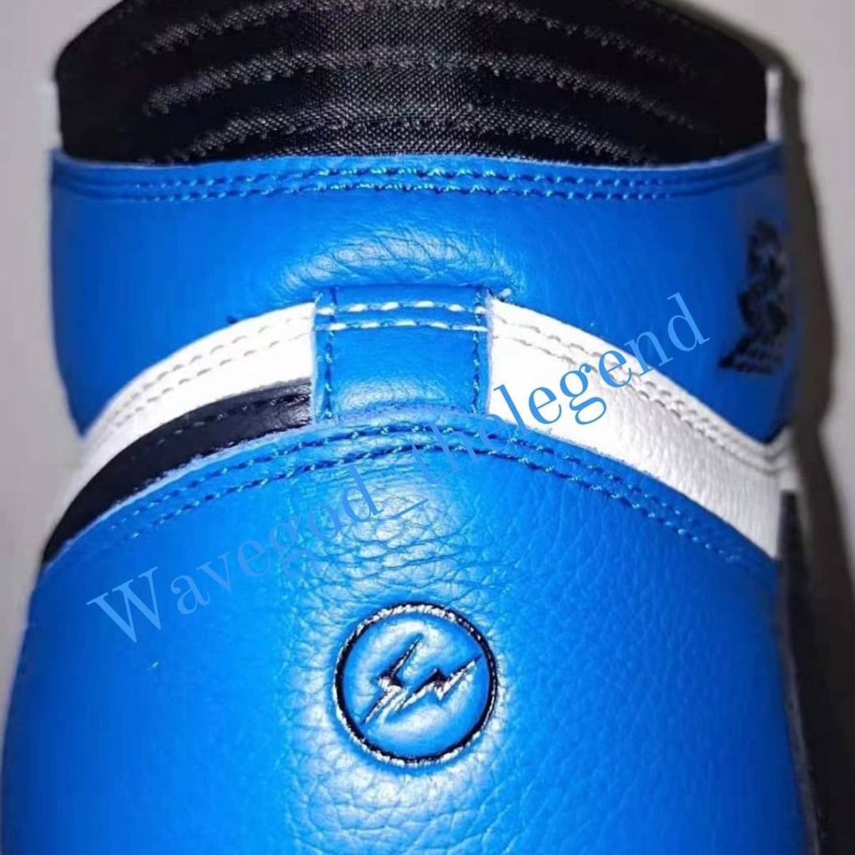Jordan 1 x Travis Scott x Fragment Retro High OG SP Military Blue 착용 스타일 - 4