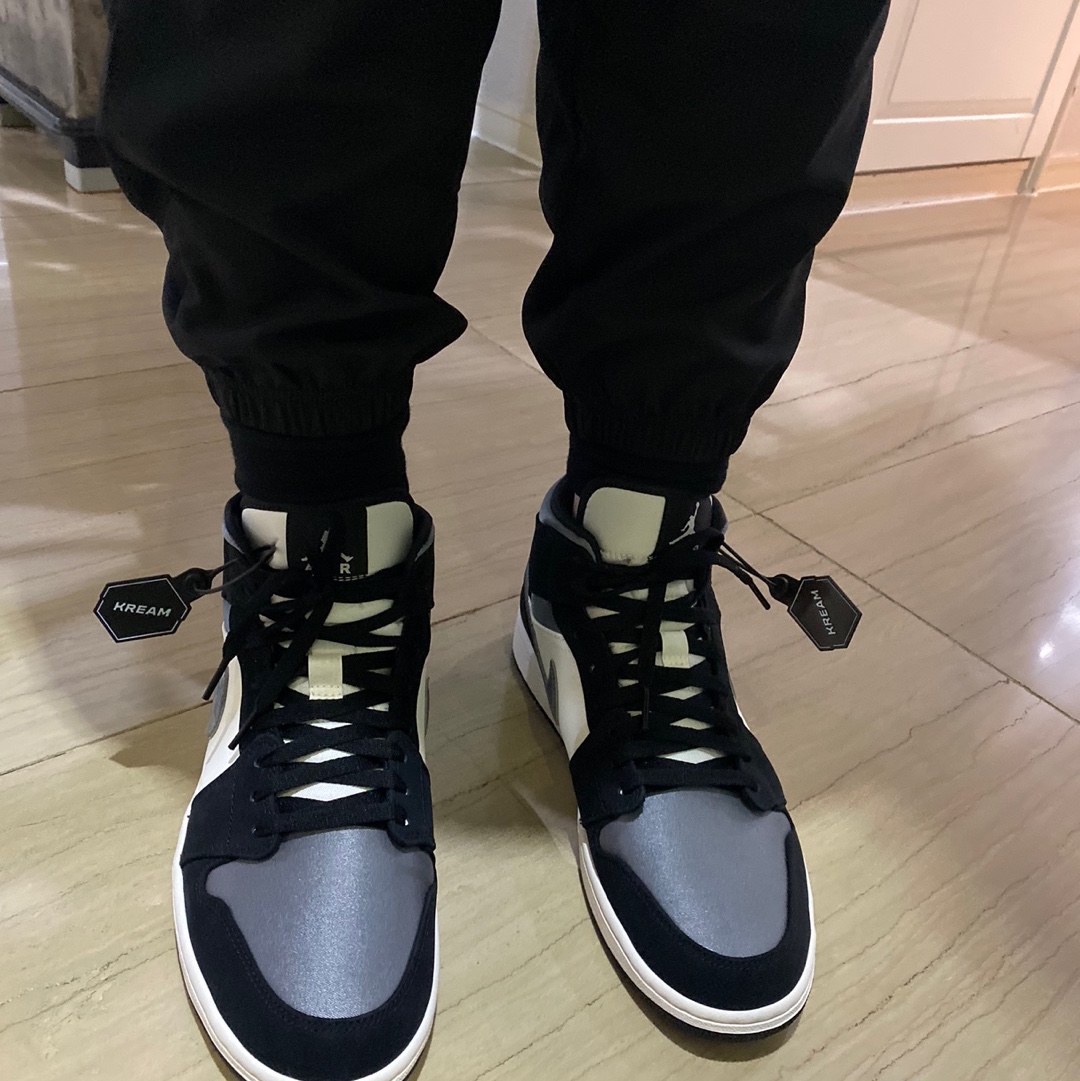 Jordan 1 Mid Satin Grey Toe 착용 스타일 - 2