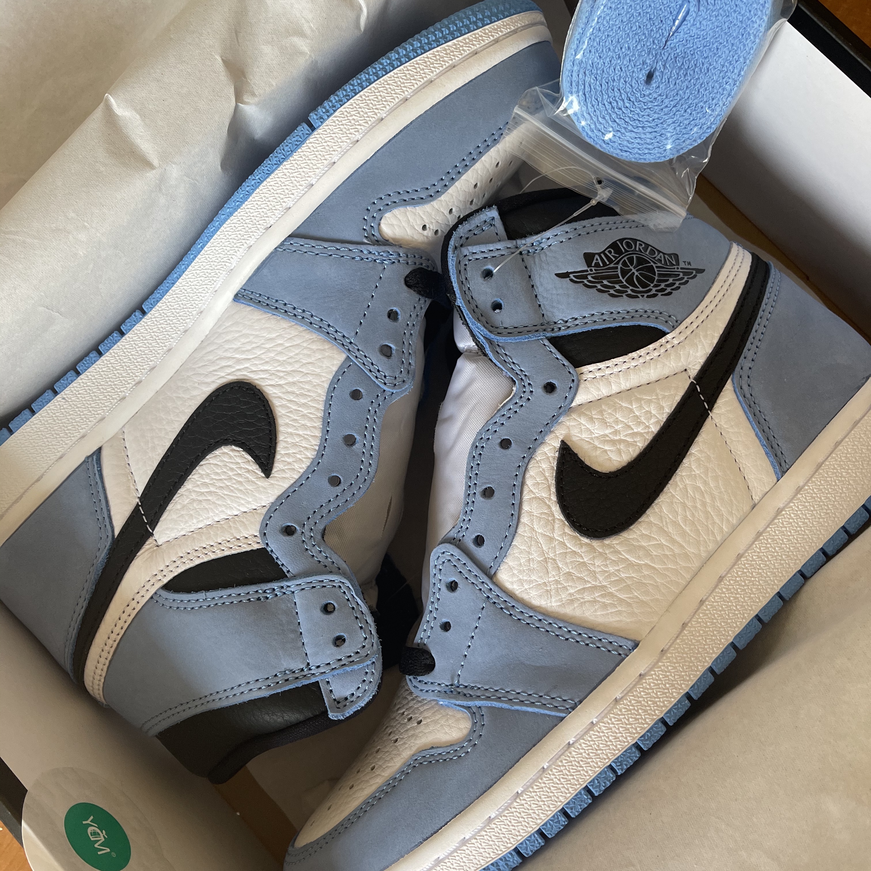 (GS) Jordan 1 Retro High OG University Blue 착용 스타일 - 3