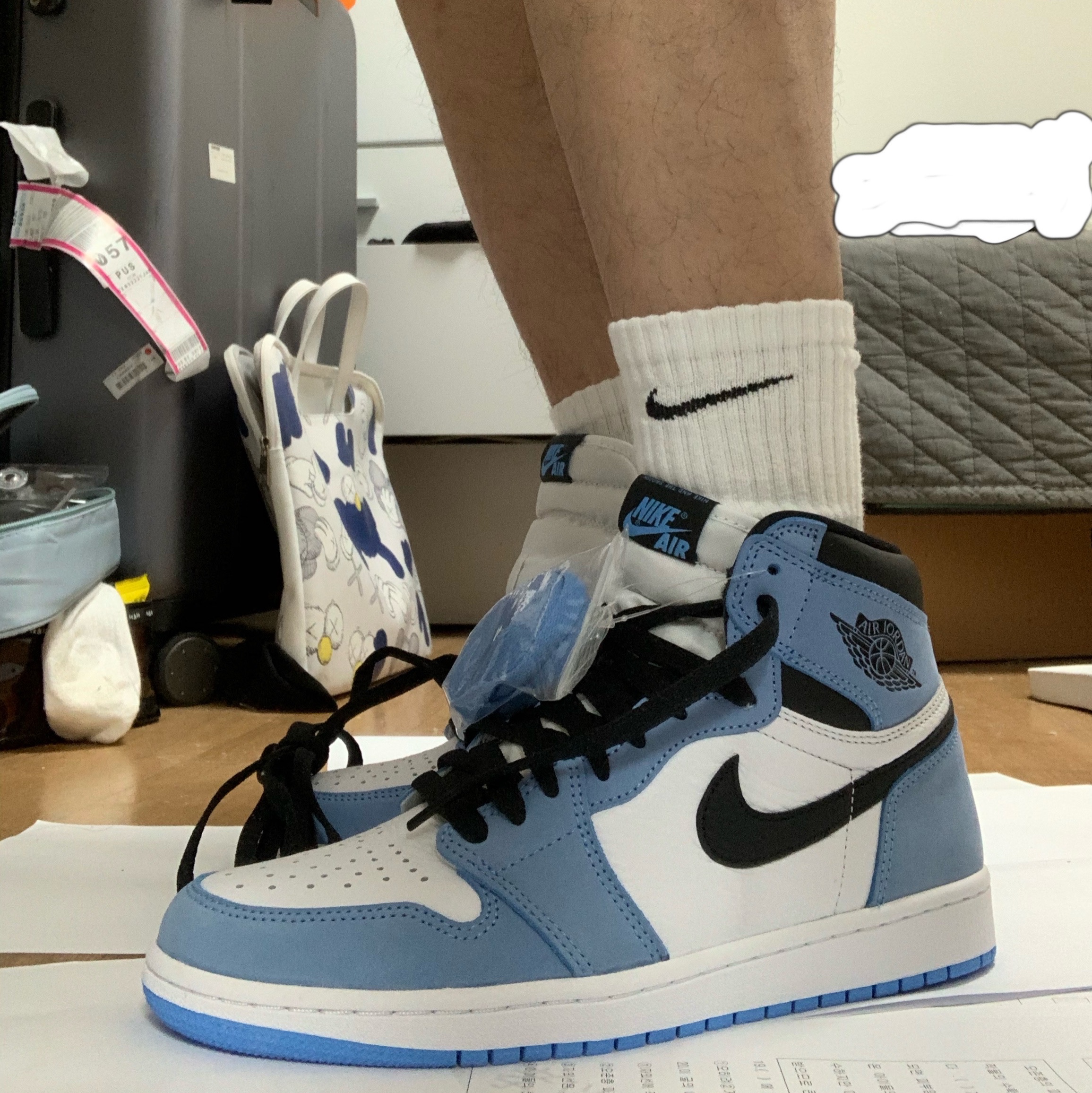 Jordan 1 Retro High OG University Blue 착용 스타일 - 1