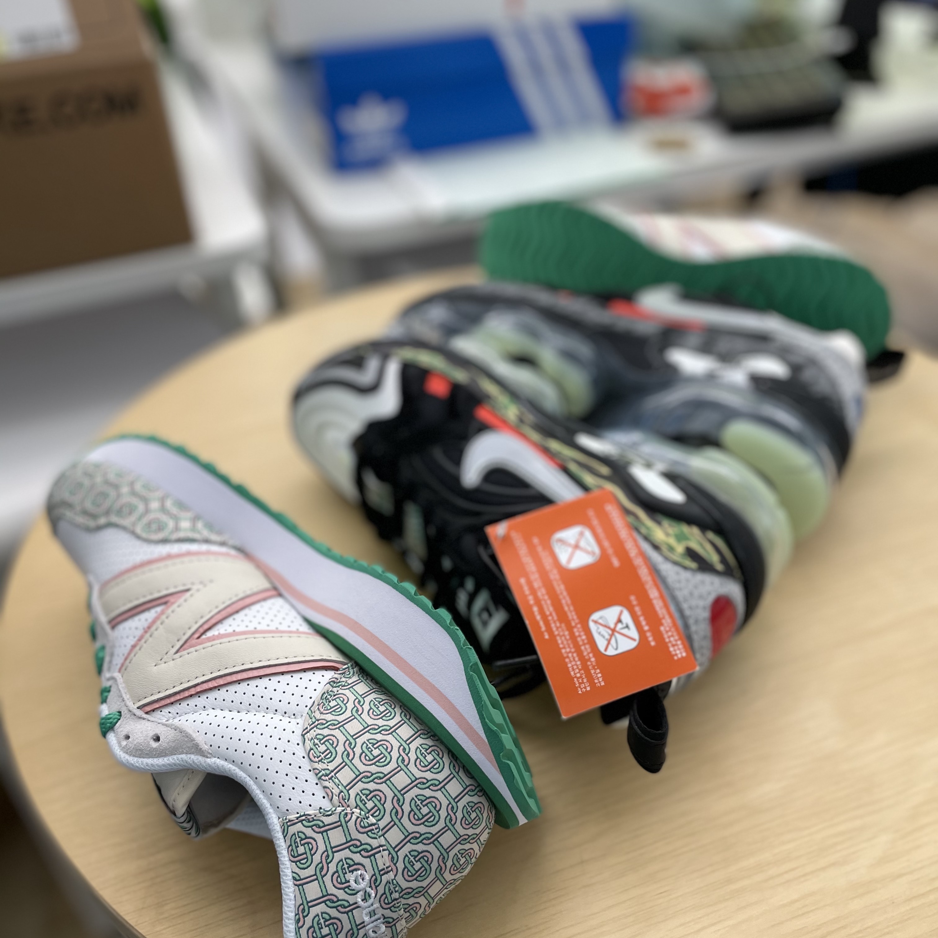 New Balance x Casablanca 237 Idealist Monogram White Green, Nike Air VaporMax EVO NRG Collecter's Closet 착용 스타일 - 3