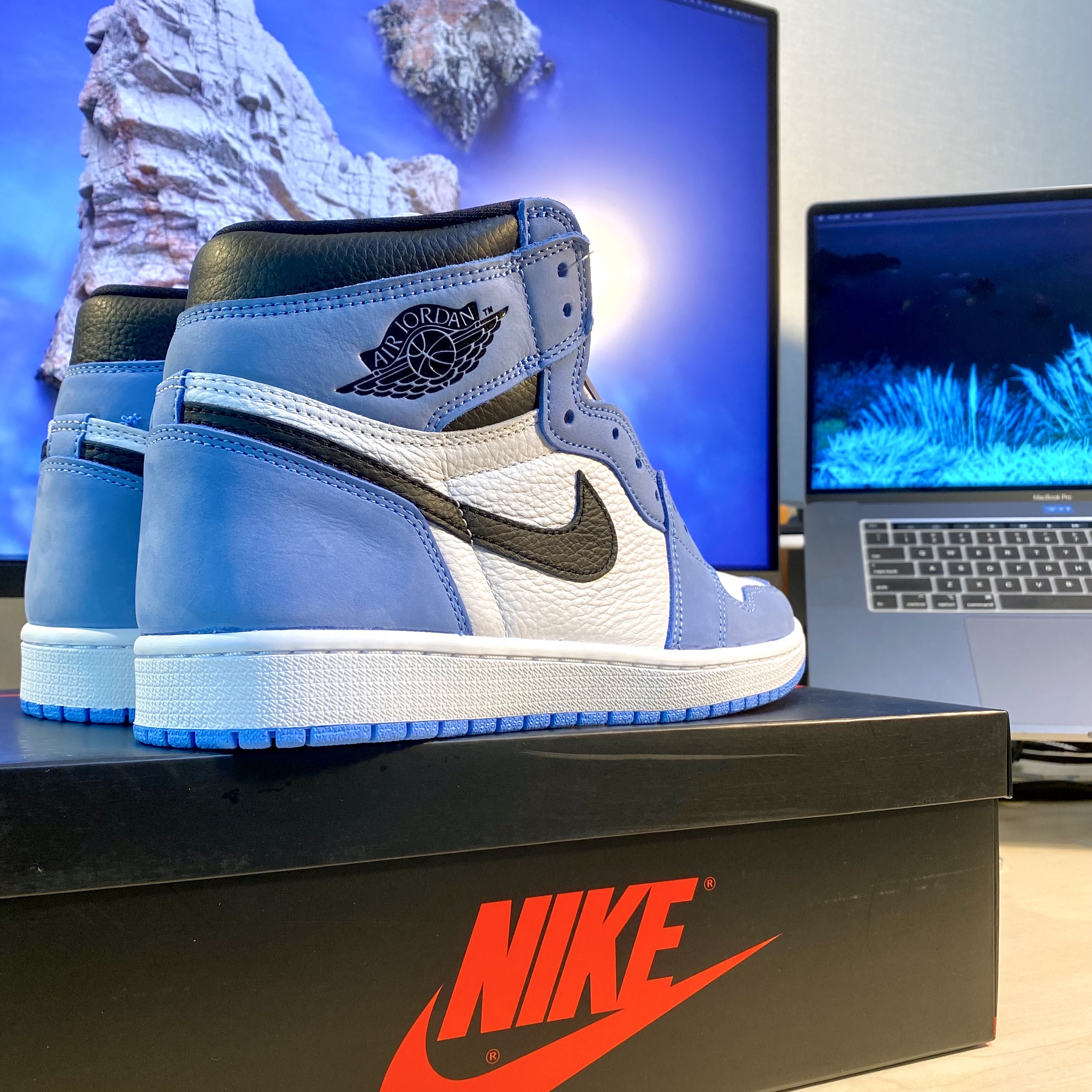 Jordan 1 Retro High OG University Blue 착용 스타일 - 2
