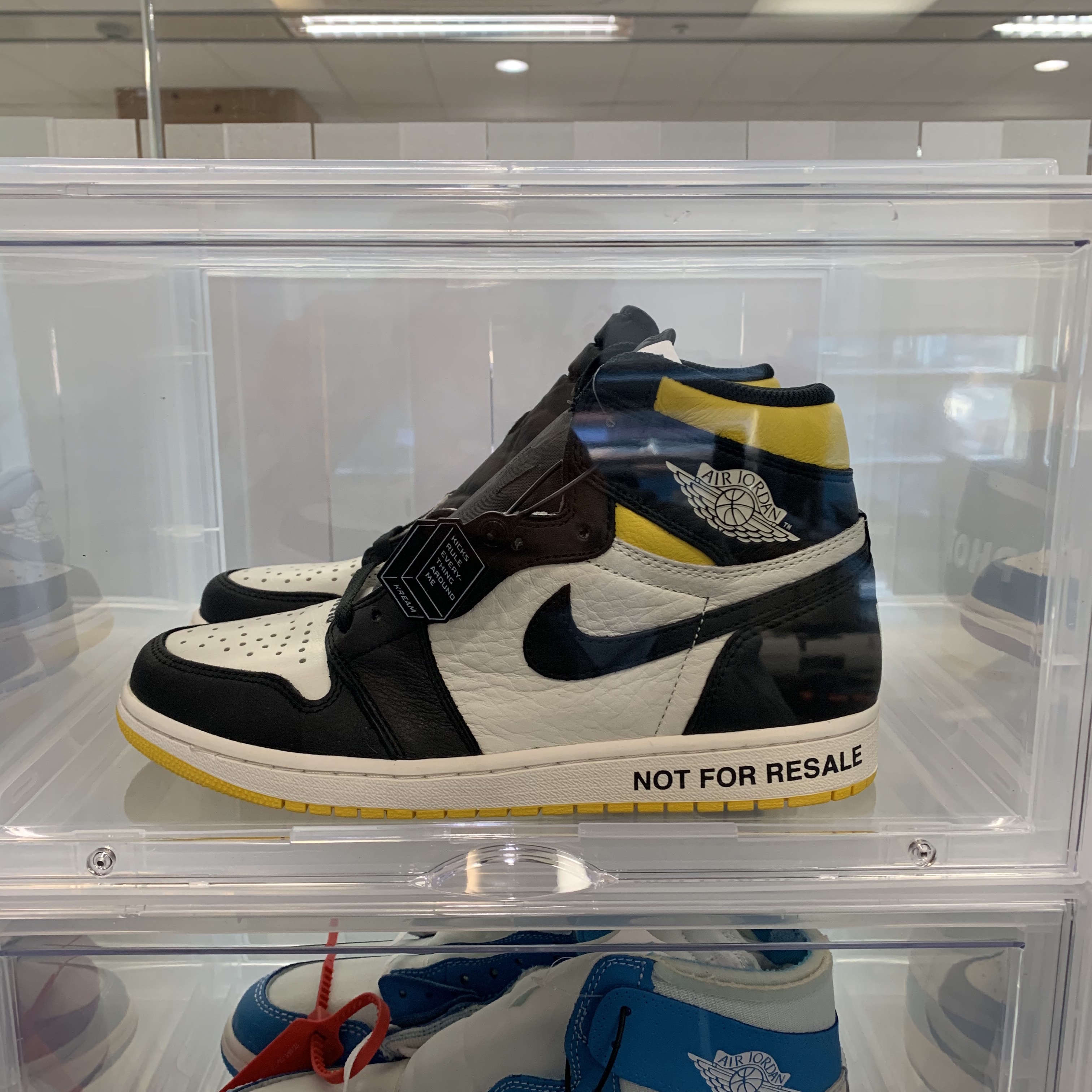 Jordan 1 Retro High Not for Resale Varsity Maize, Jordan 1 Retro High Not for Resale Varsity Red 착용 스타일 - 2