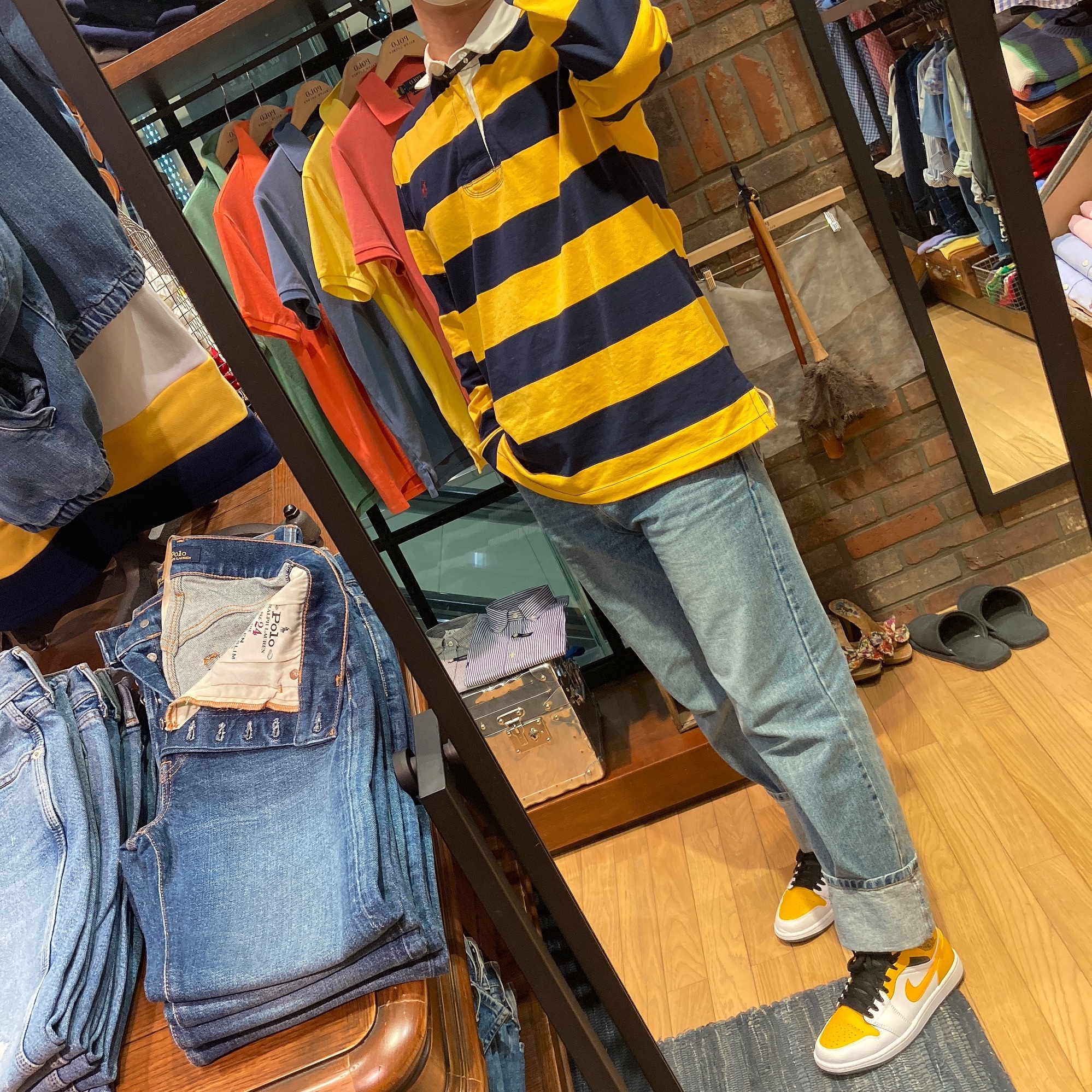 Jordan 1 Mid White University Gold 착용 스타일