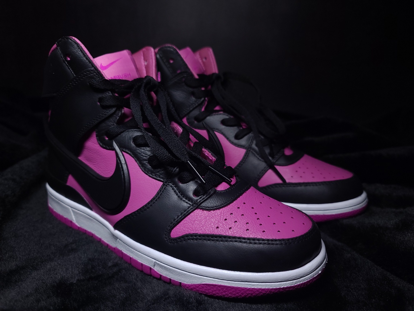 Nike x Ambush Dunk High Cosmic Fuchsia 착용 스타일 - 3