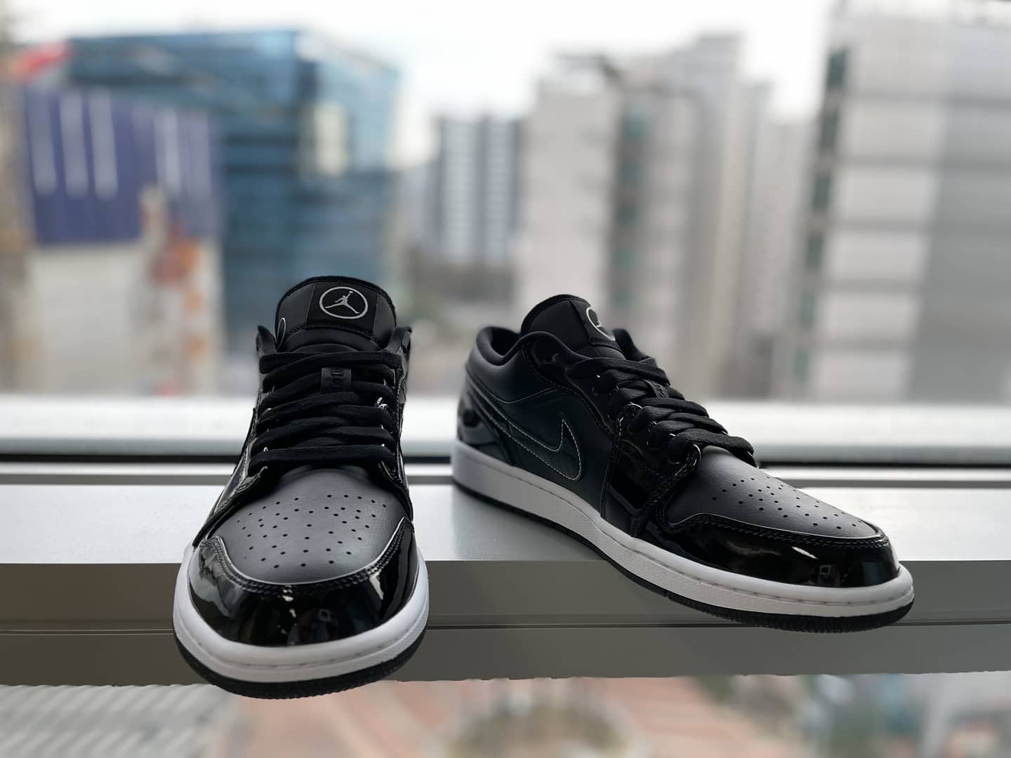 Jordan 1 Low SE ASW Black 착용 스타일 - 1