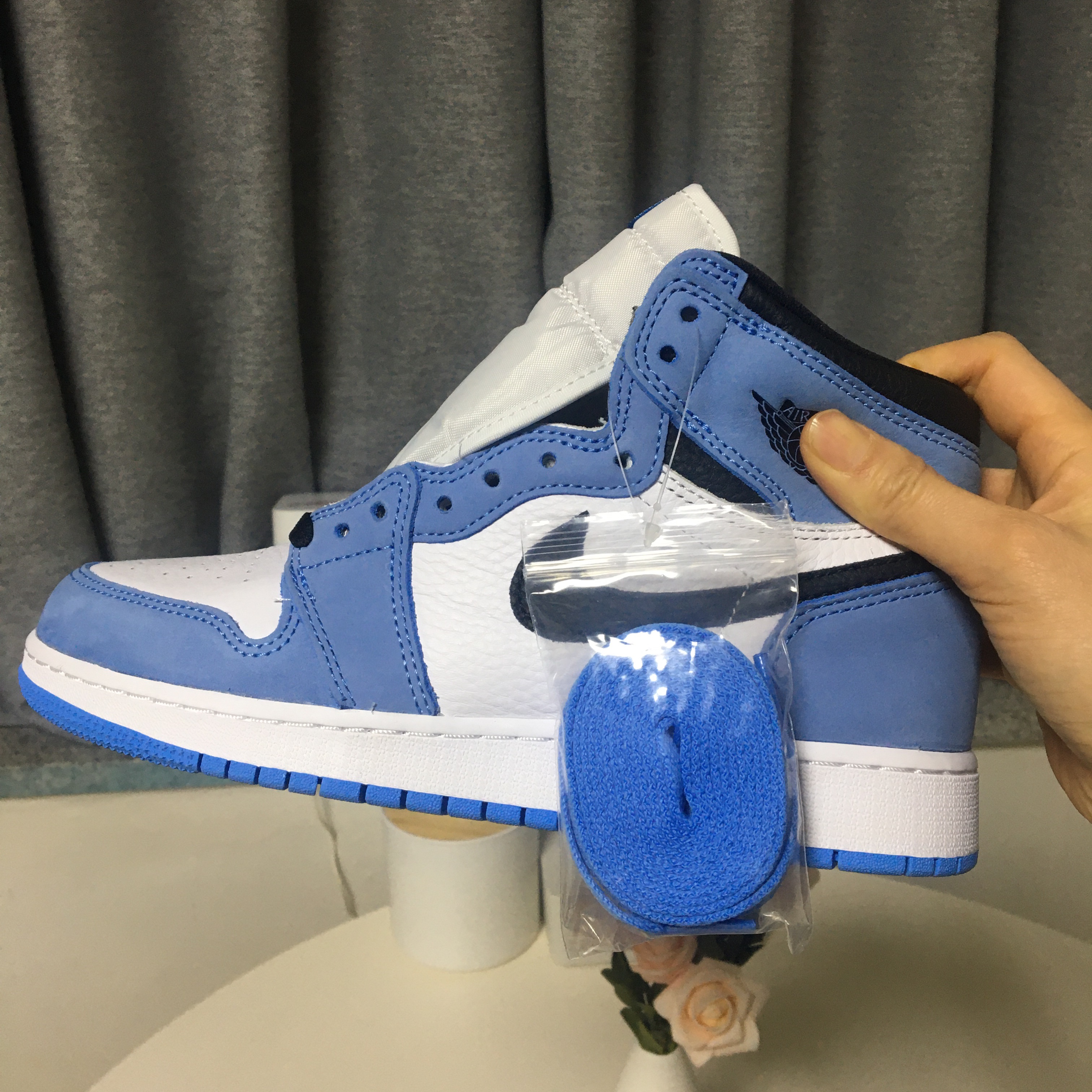 Jordan 1 Retro High OG University Blue 착용 스타일 - 1