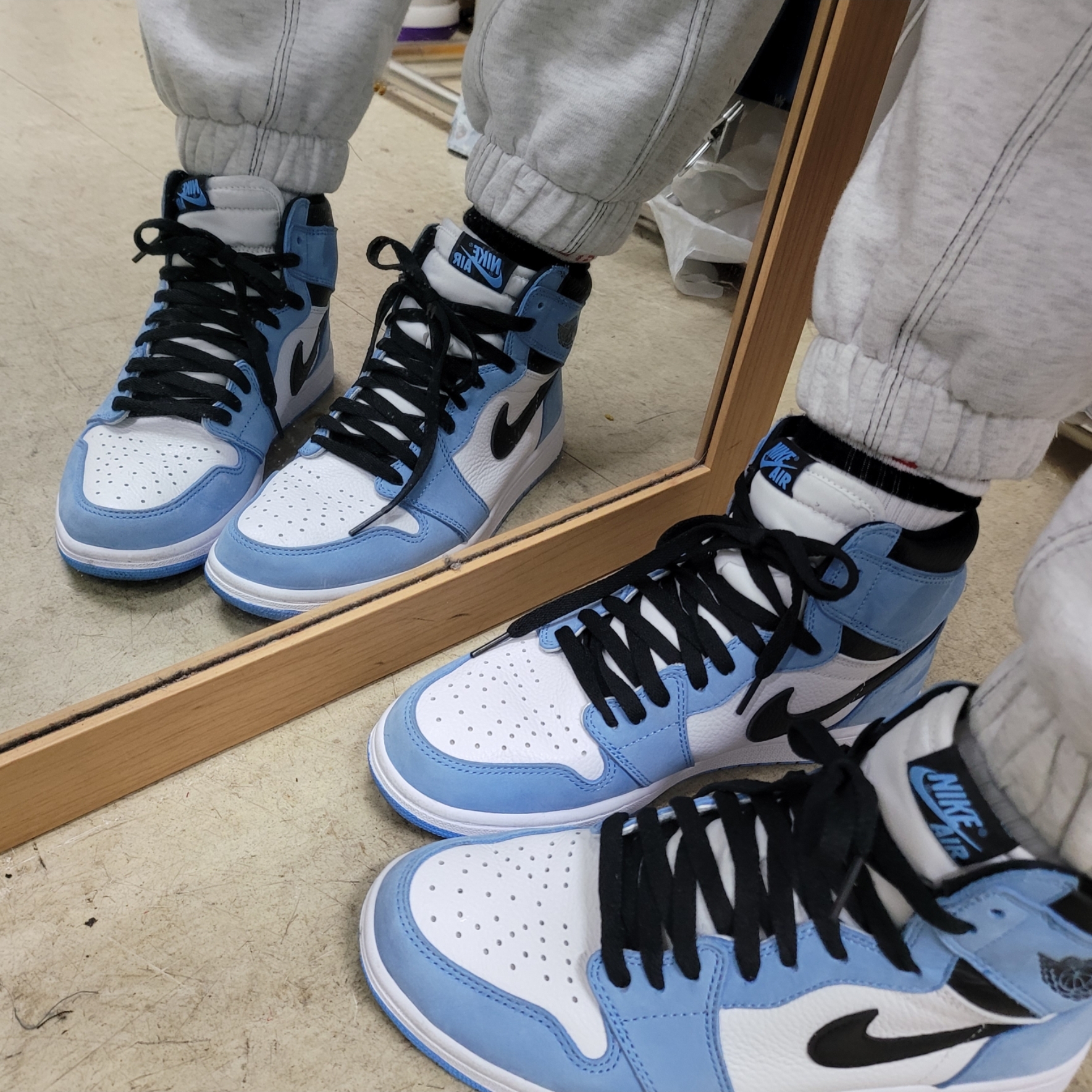 Jordan 1 Retro High OG University Blue 착용 스타일