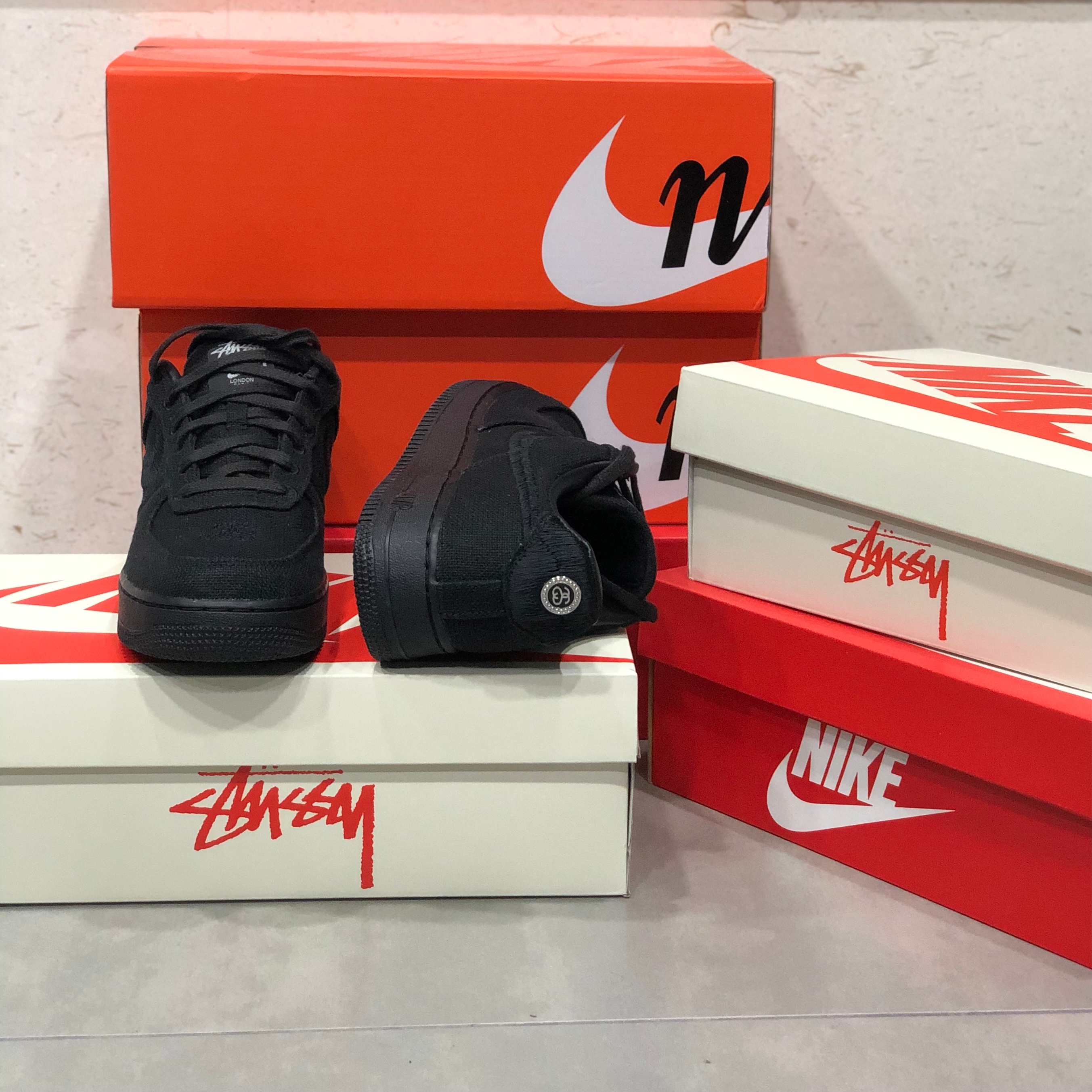 Nike x Stussy Air Force 1 Low Triple Black 착용 스타일