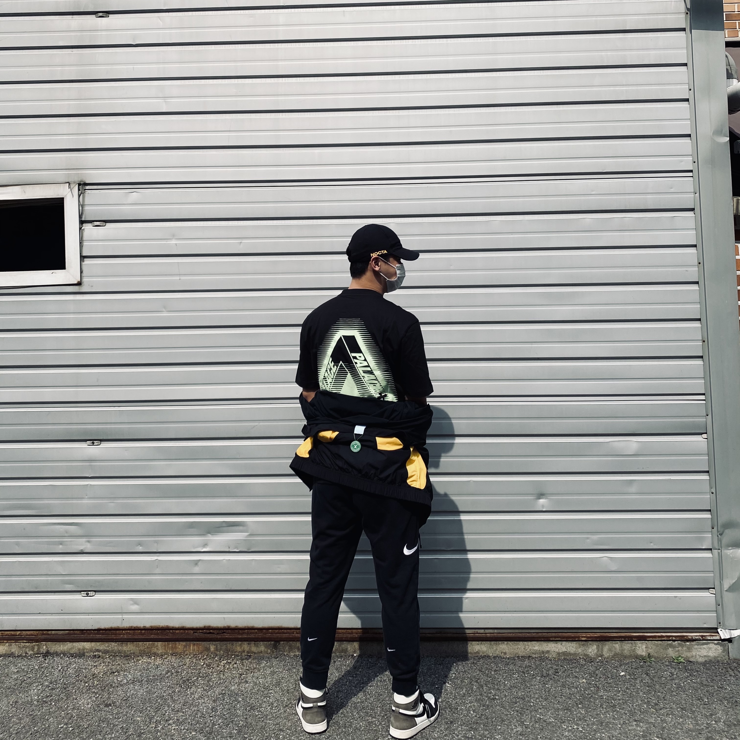 Jordan 1 Retro High OG Black Mocha, Nike x Drake Nocta Essential Track Jacket - US/EU 착용 스타일