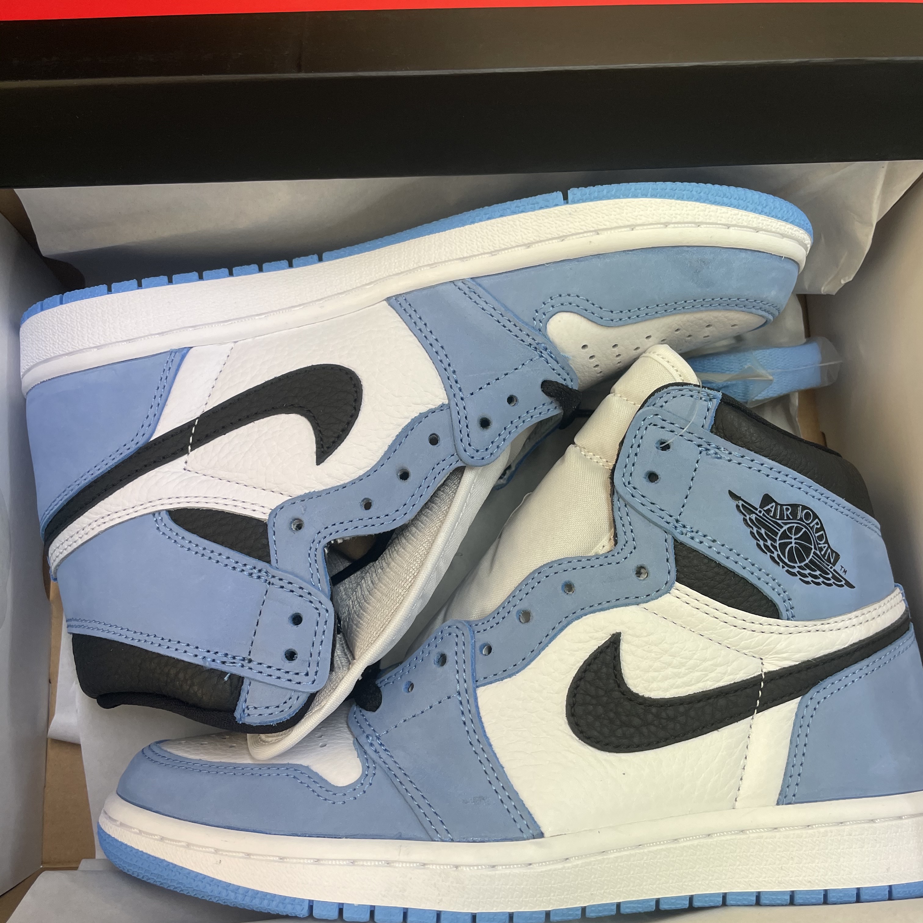 Jordan 1 Retro High OG University Blue 착용 스타일
