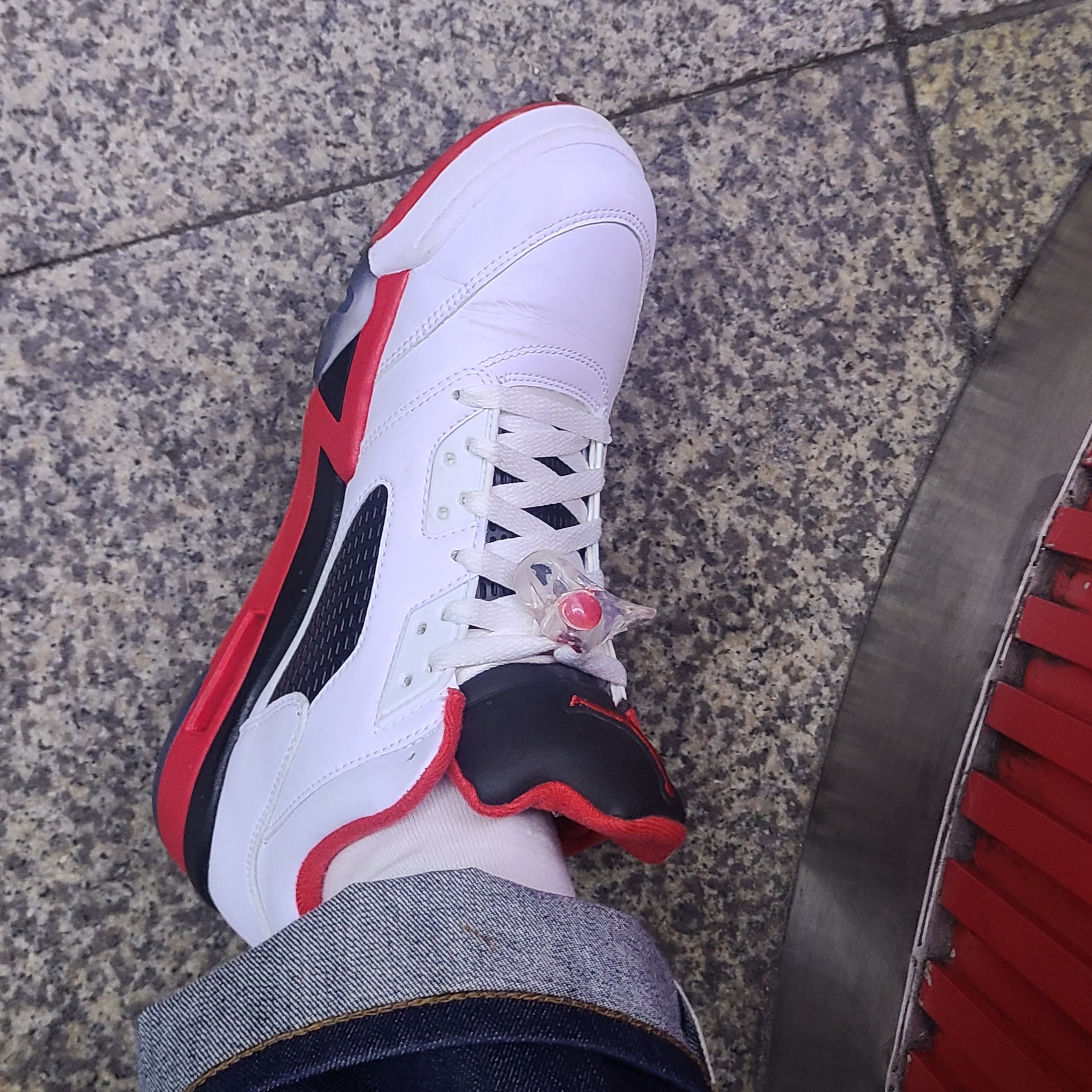 Jordan 5 Retro Low Fire Red 착용 스타일 - 2