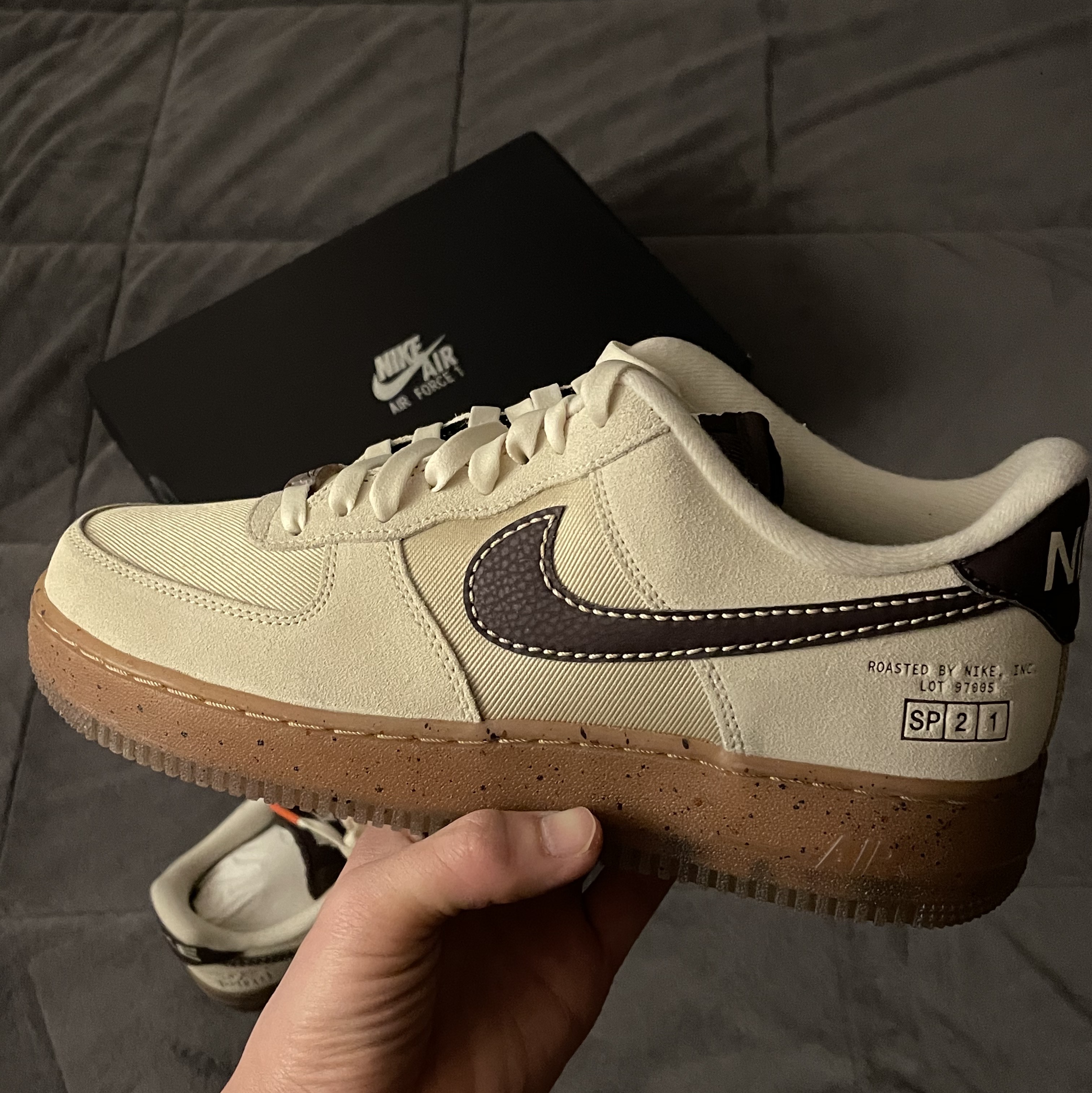 Nike Air Force 1 '07 LV8 Coffee 착용 스타일 - 1