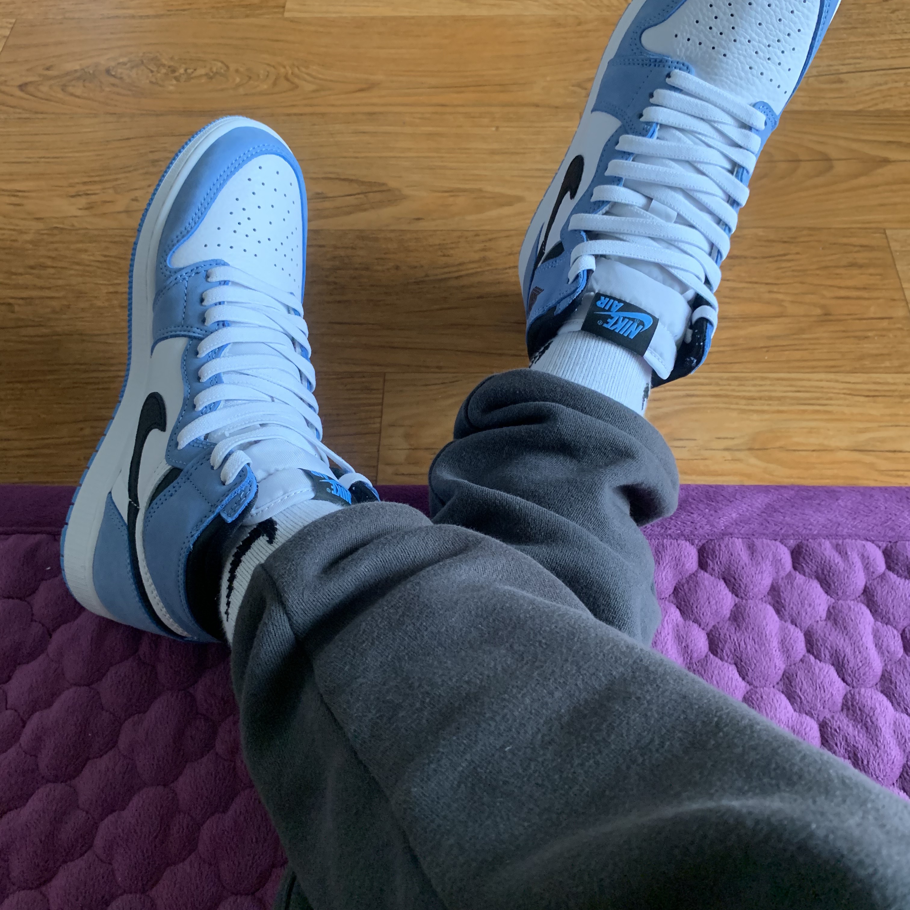 (GS) Jordan 1 Retro High OG University Blue 착용 스타일 - 1