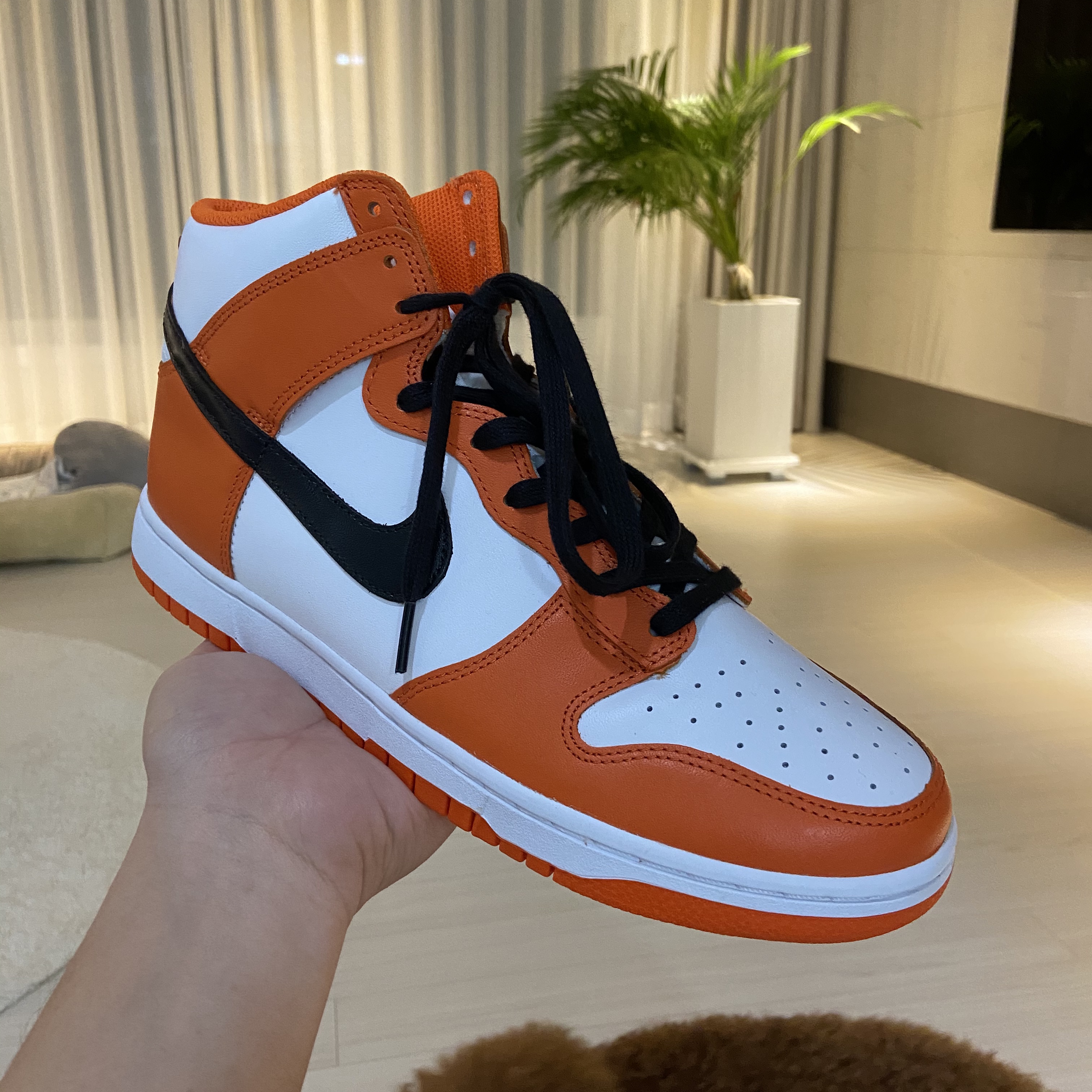 Nike Dunk High Retro Orange Blaze 착용 스타일 - 2