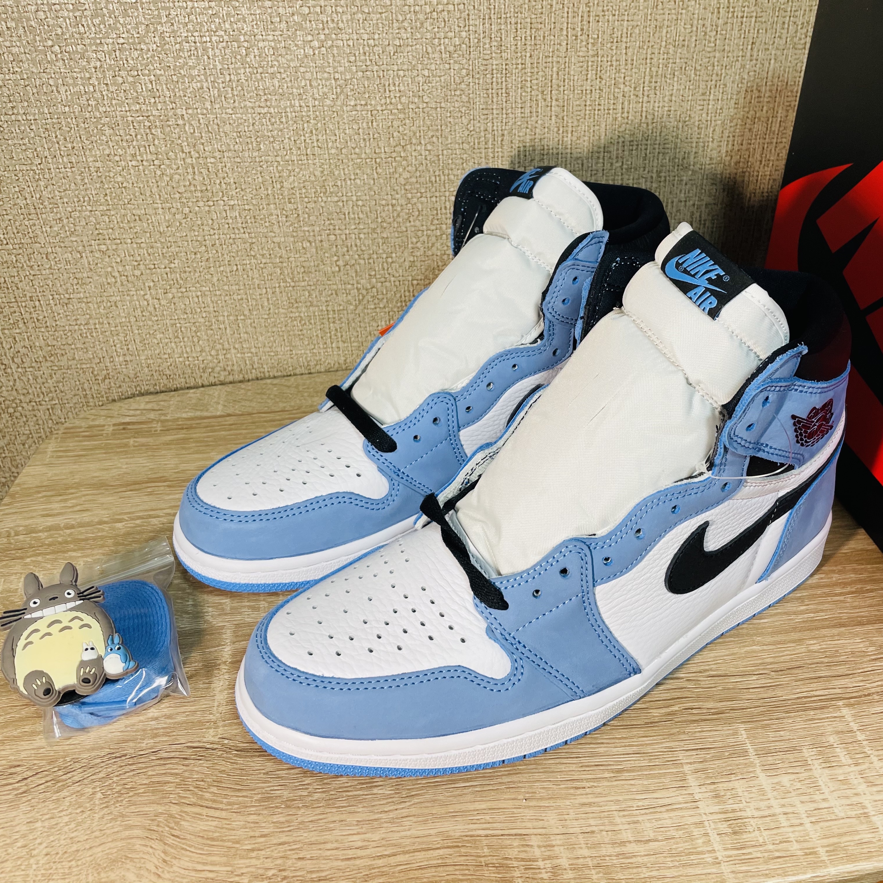 Jordan 1 Retro High OG University Blue ์ฐฉ์ฉ ์คํ์ผ