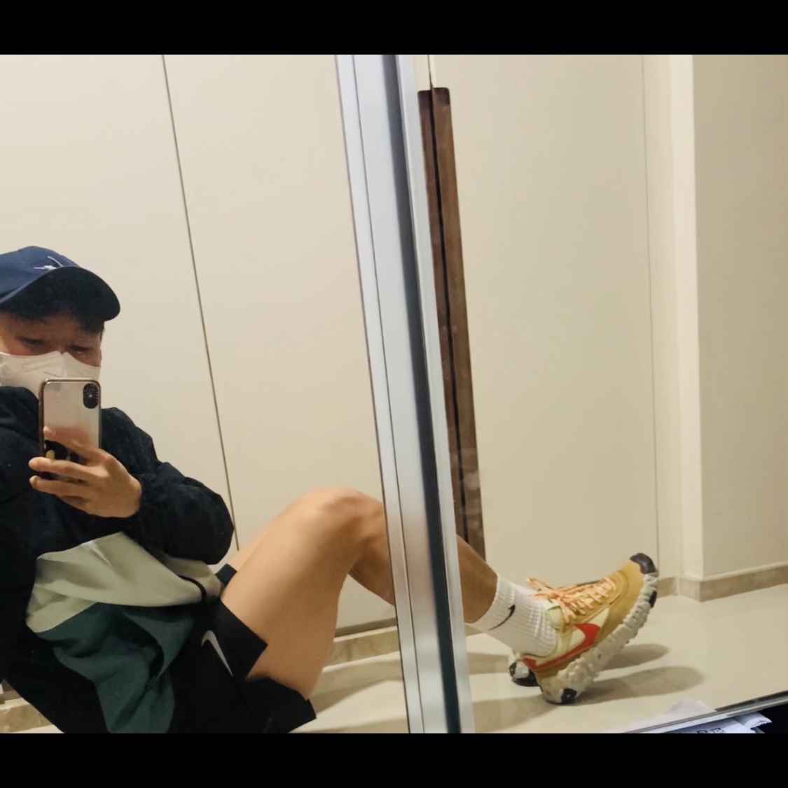 Nike Overbreak SP Fossil 착용 스타일