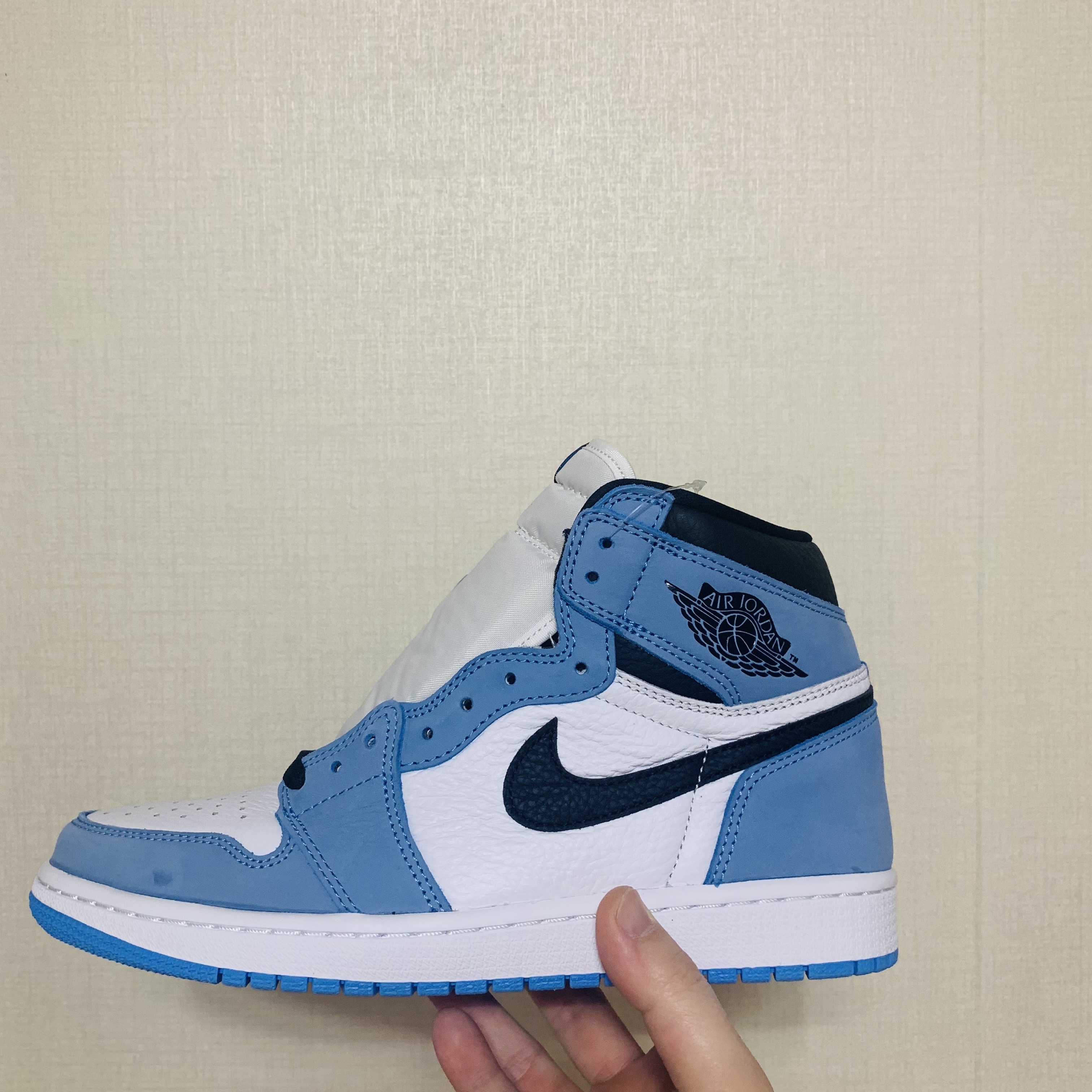 Jordan 1 Retro High OG University Blue 착용 스타일