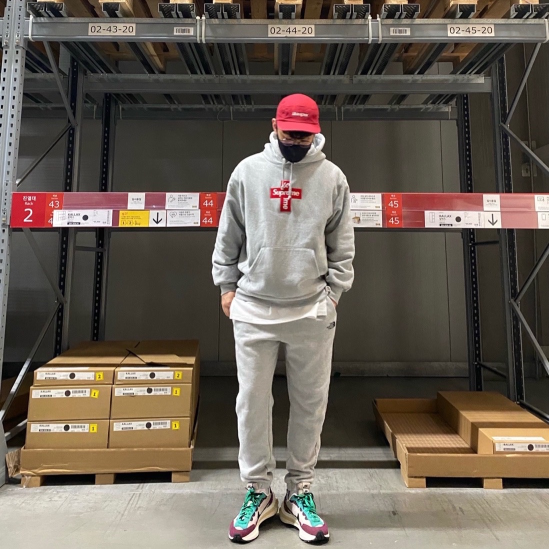 Supreme Cross Box Logo Hooded Sweatshirt Heather Grey - 20FW, Nike x Sacai VaporWaffle String & Black Villain Red 착용 스타일 - 2