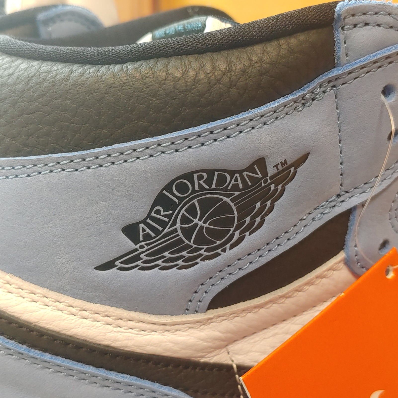 Jordan 1 Retro High OG University Blue 착용 스타일 - 3