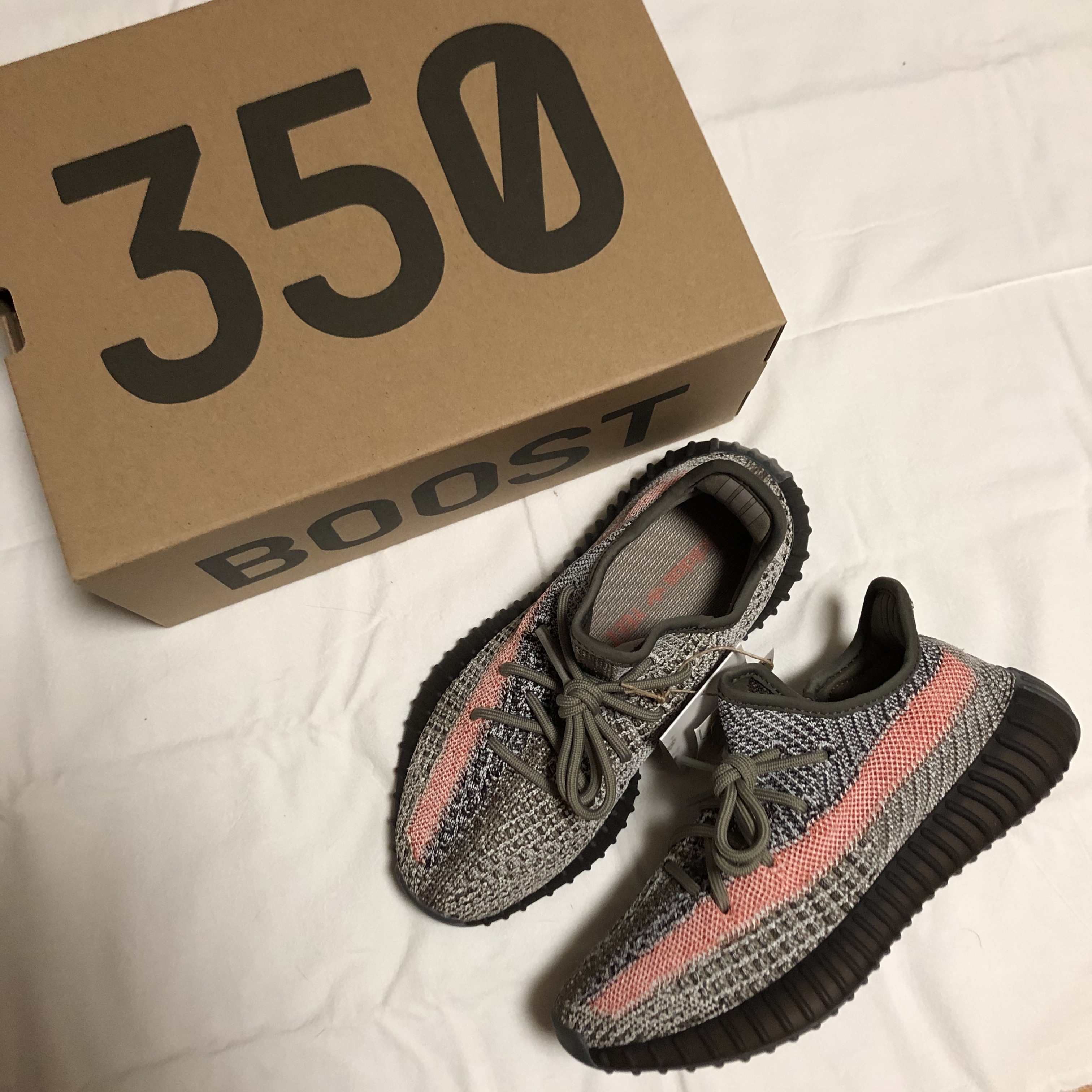 Adidas Yeezy Boost 350 V2 Ash Stone 착용 스타일