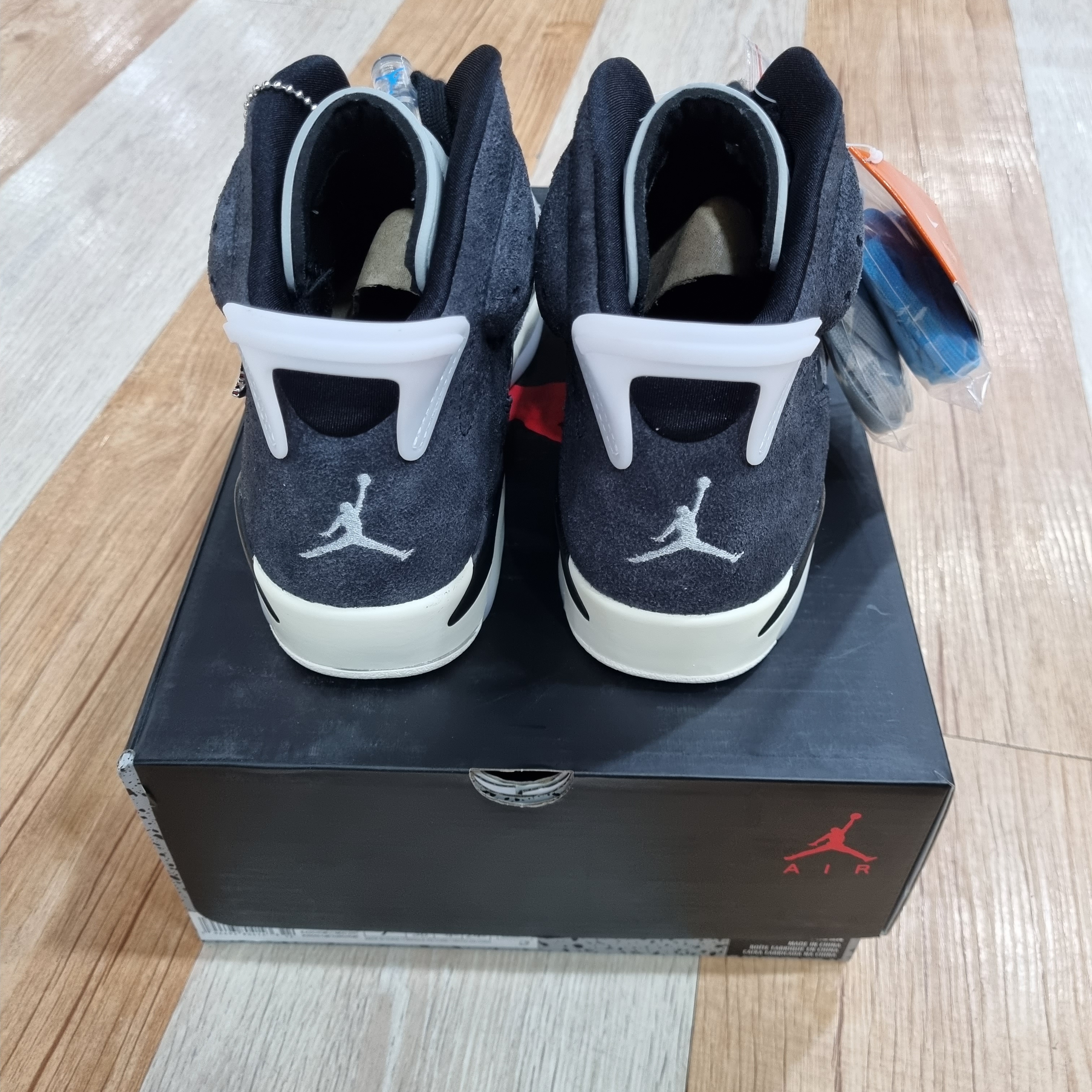 (W) Jordan 6 Retro Tech Chrome 착용 스타일 - 2