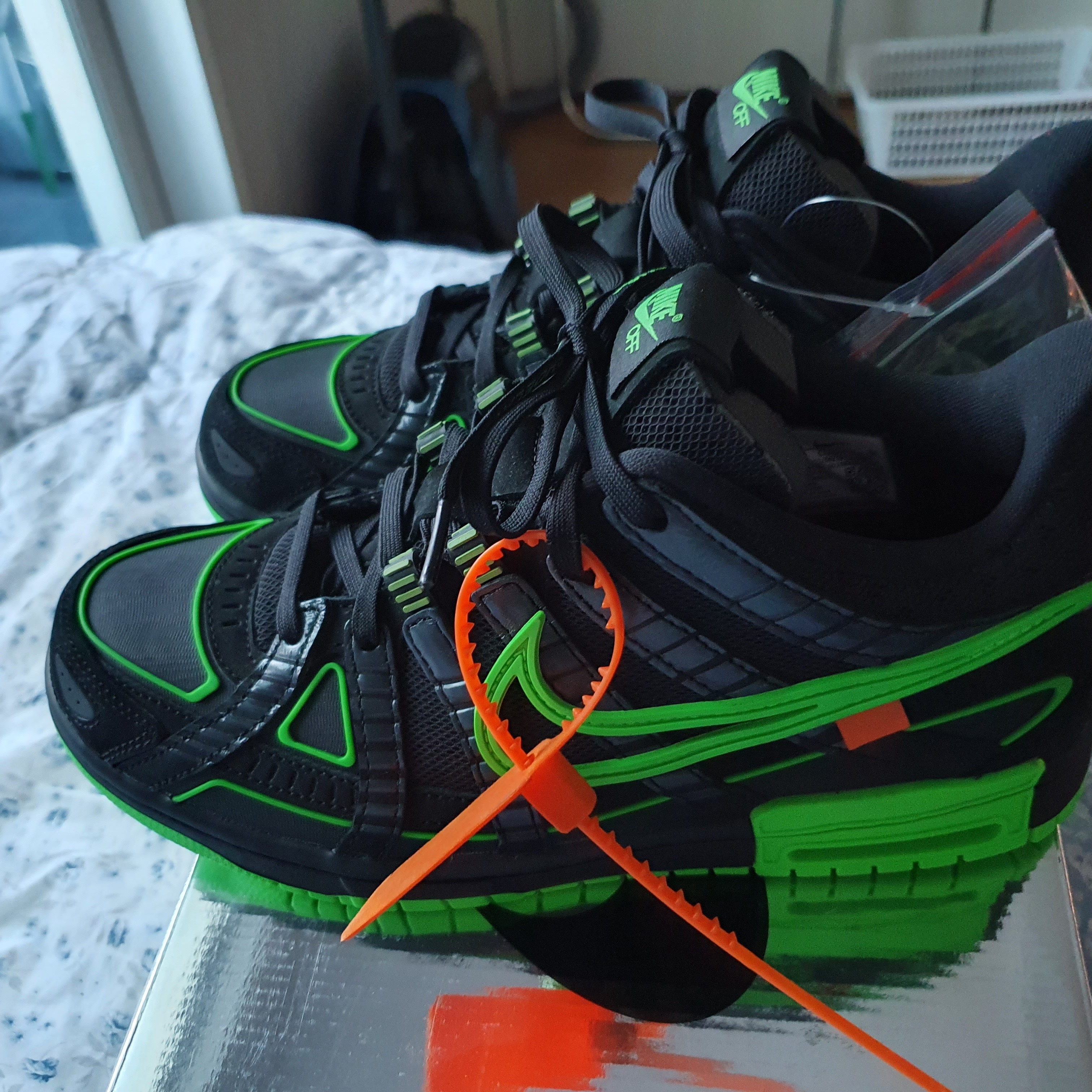 Nike x Off-White Air Rubber Dunk Green Strike 착용 스타일 - 2
