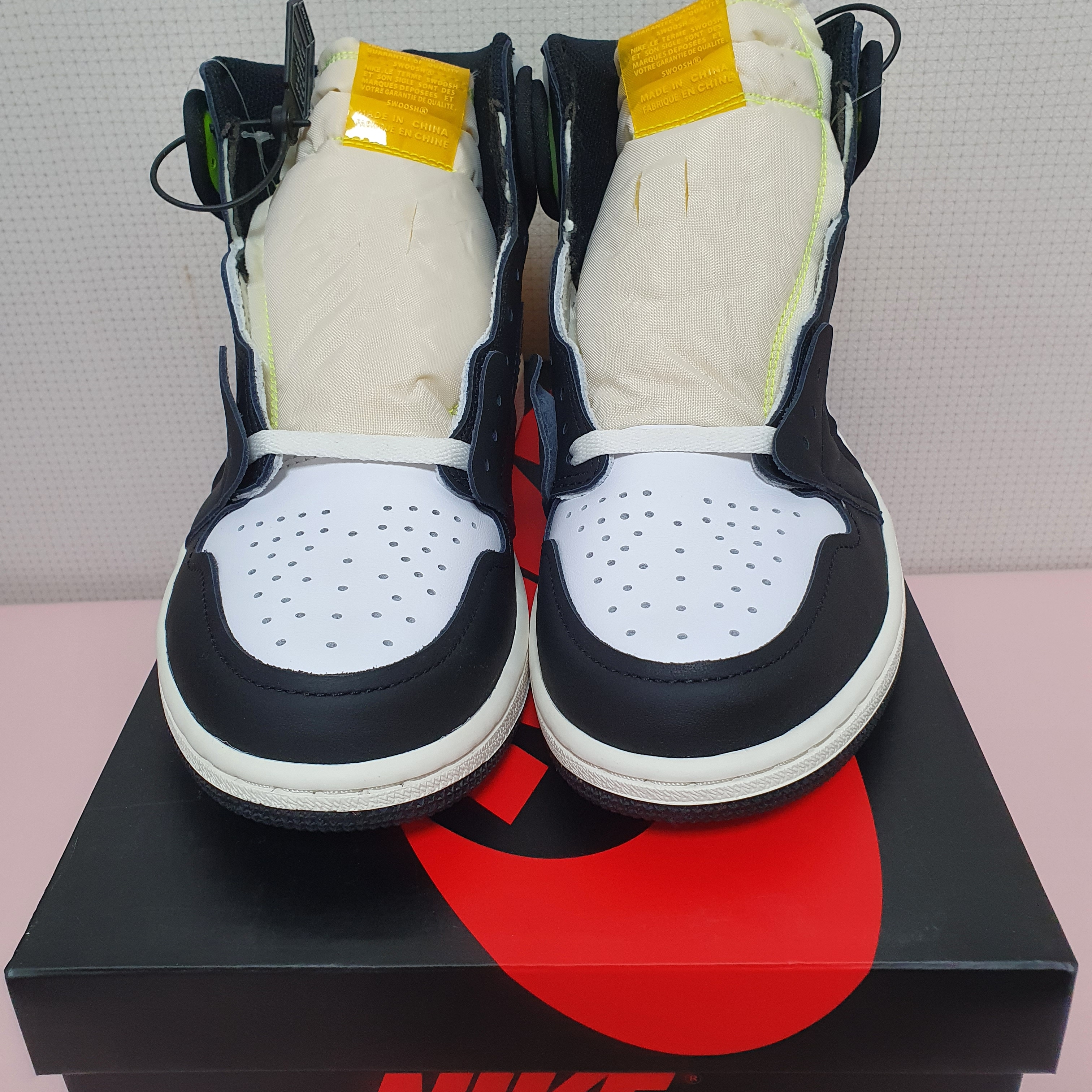 Jordan 1 Retro High OG Volt Gold 착용 스타일 - 3