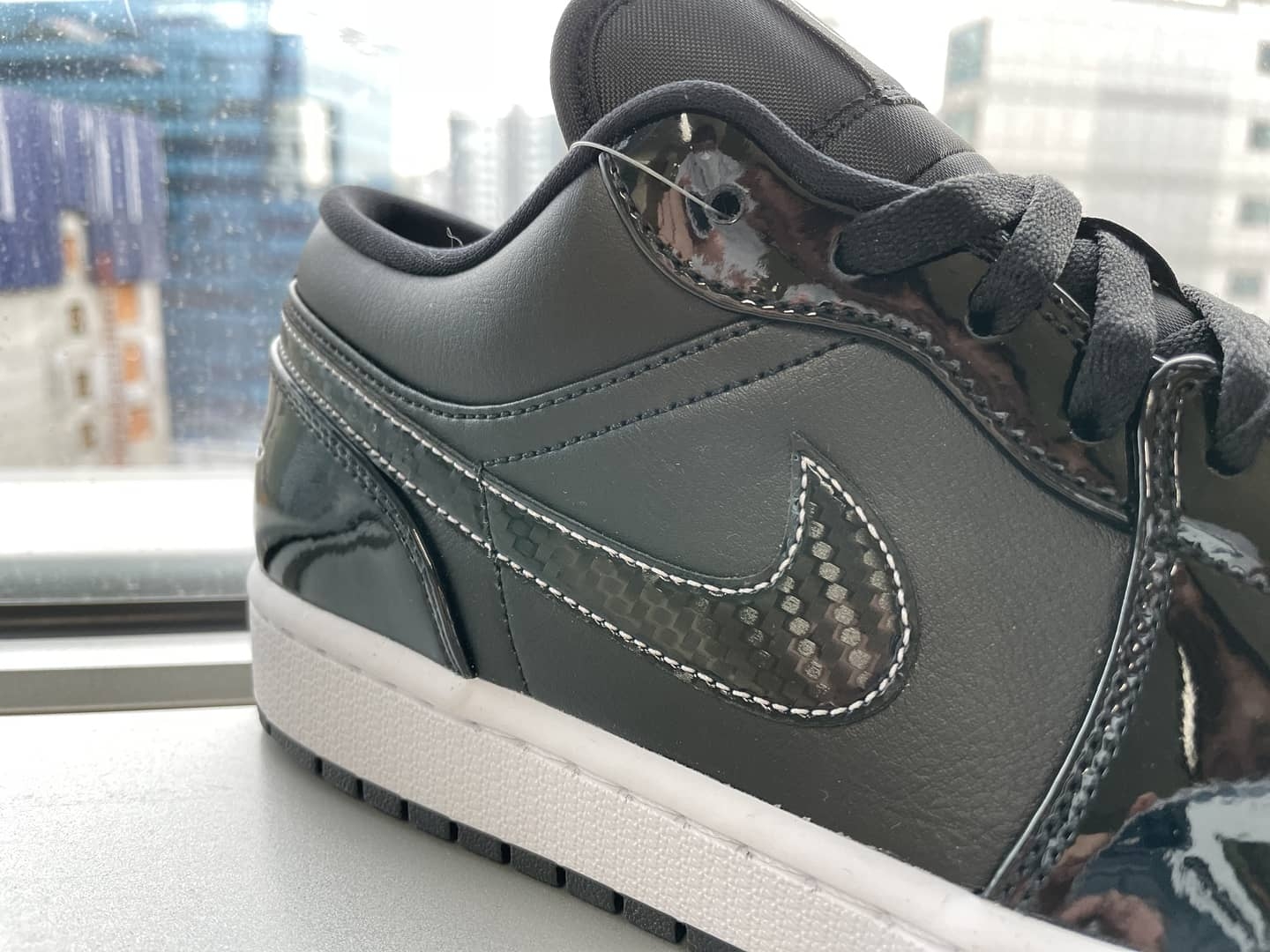 Jordan 1 Low SE ASW Black 착용 스타일 - 2