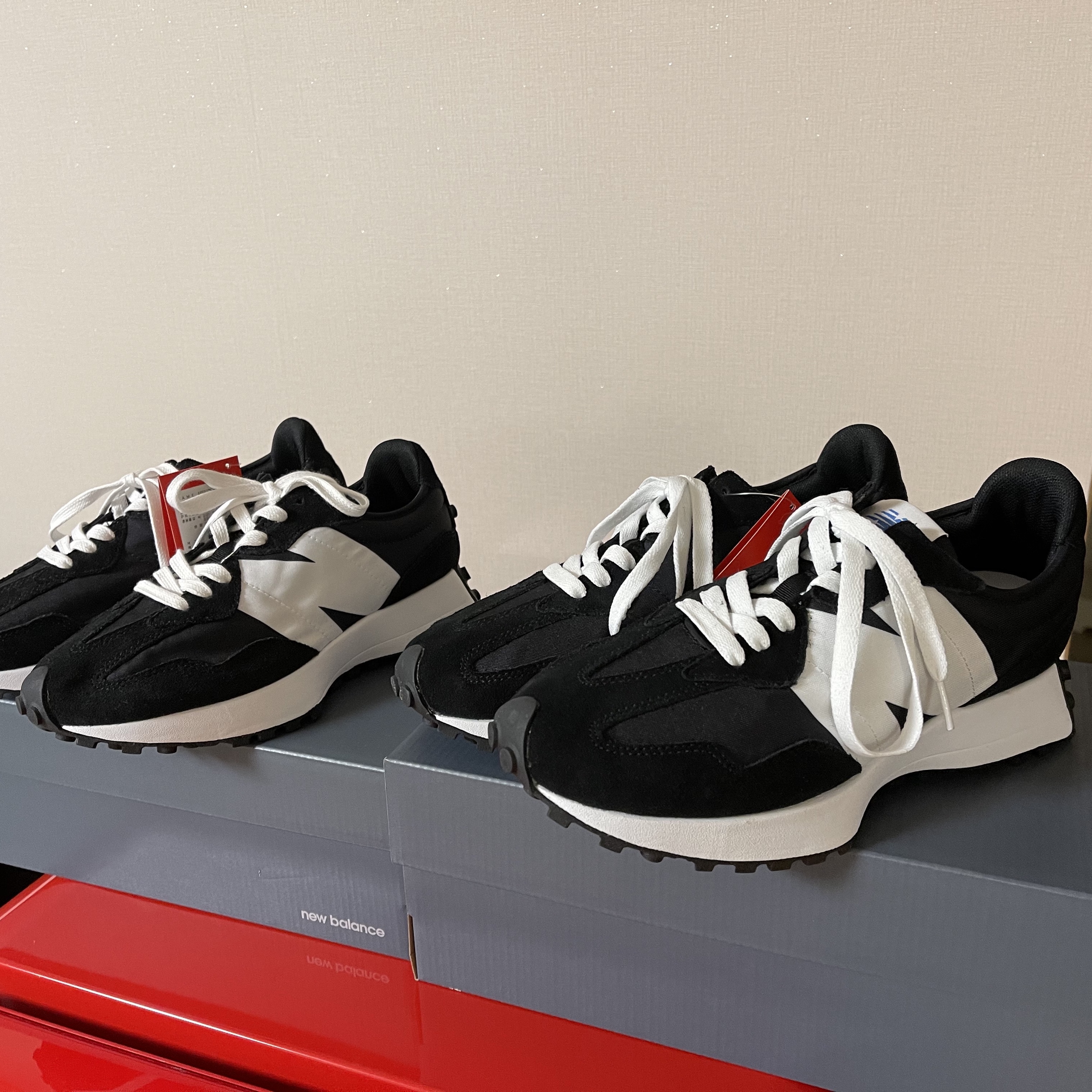 New Balance 327 Black 착용 스타일 - 2