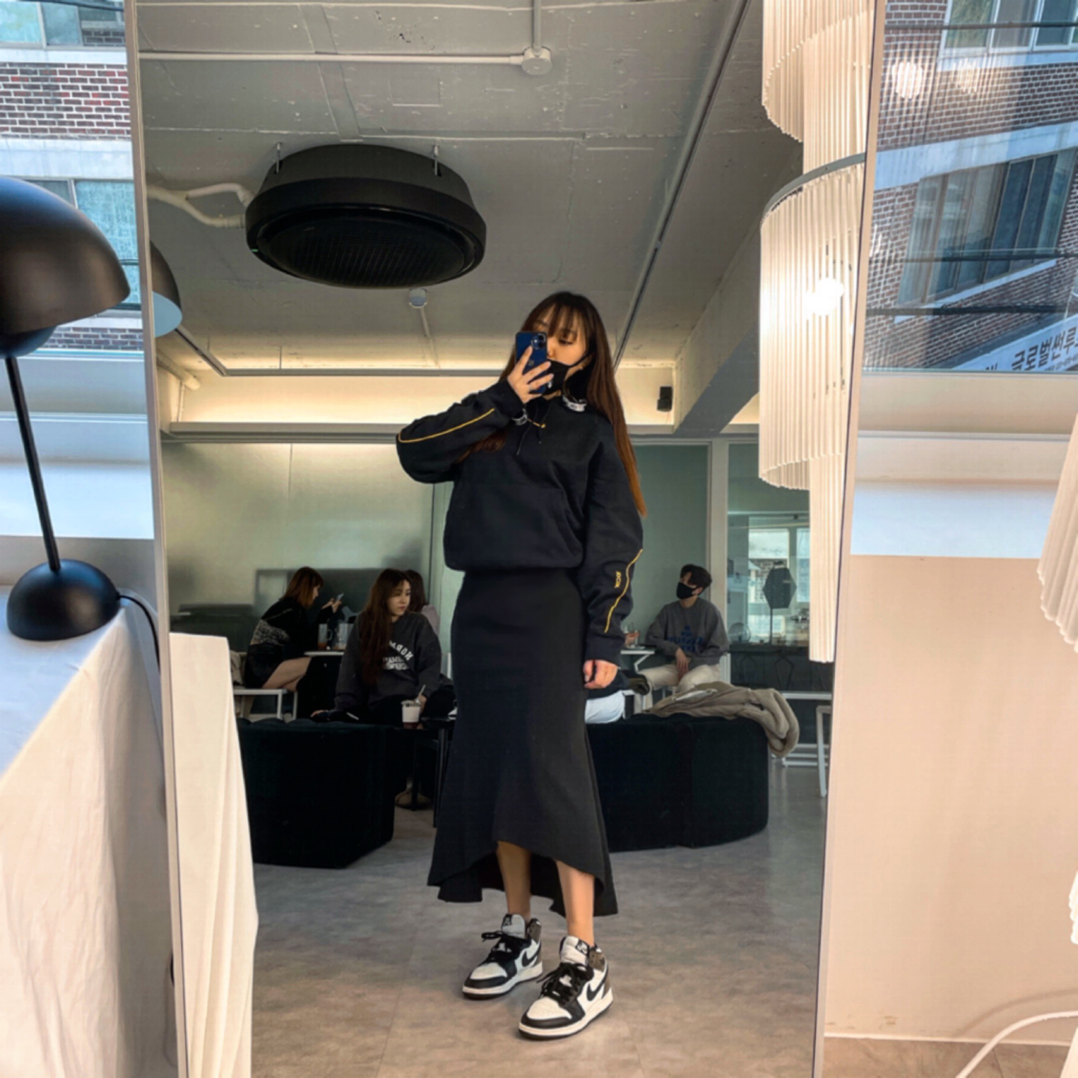 (GS) Jordan 1 Retro High OG Black Mocha, Nike x Drake Nocta Essential Hoodie Black - Asia 착용 스타일