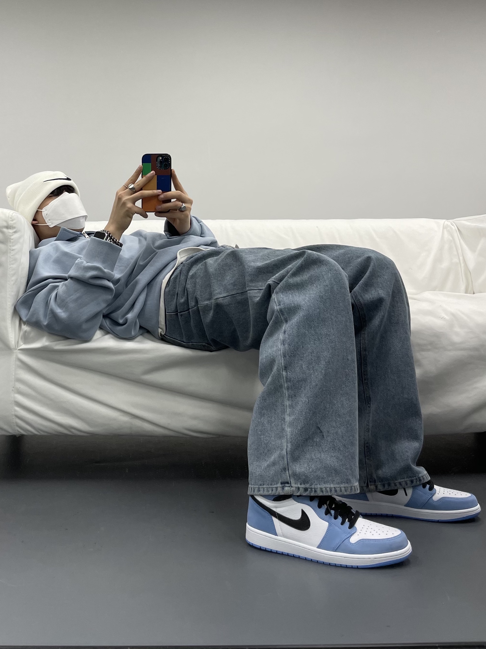 Jordan 1 Retro High OG University Blue 착용 스타일 - 1