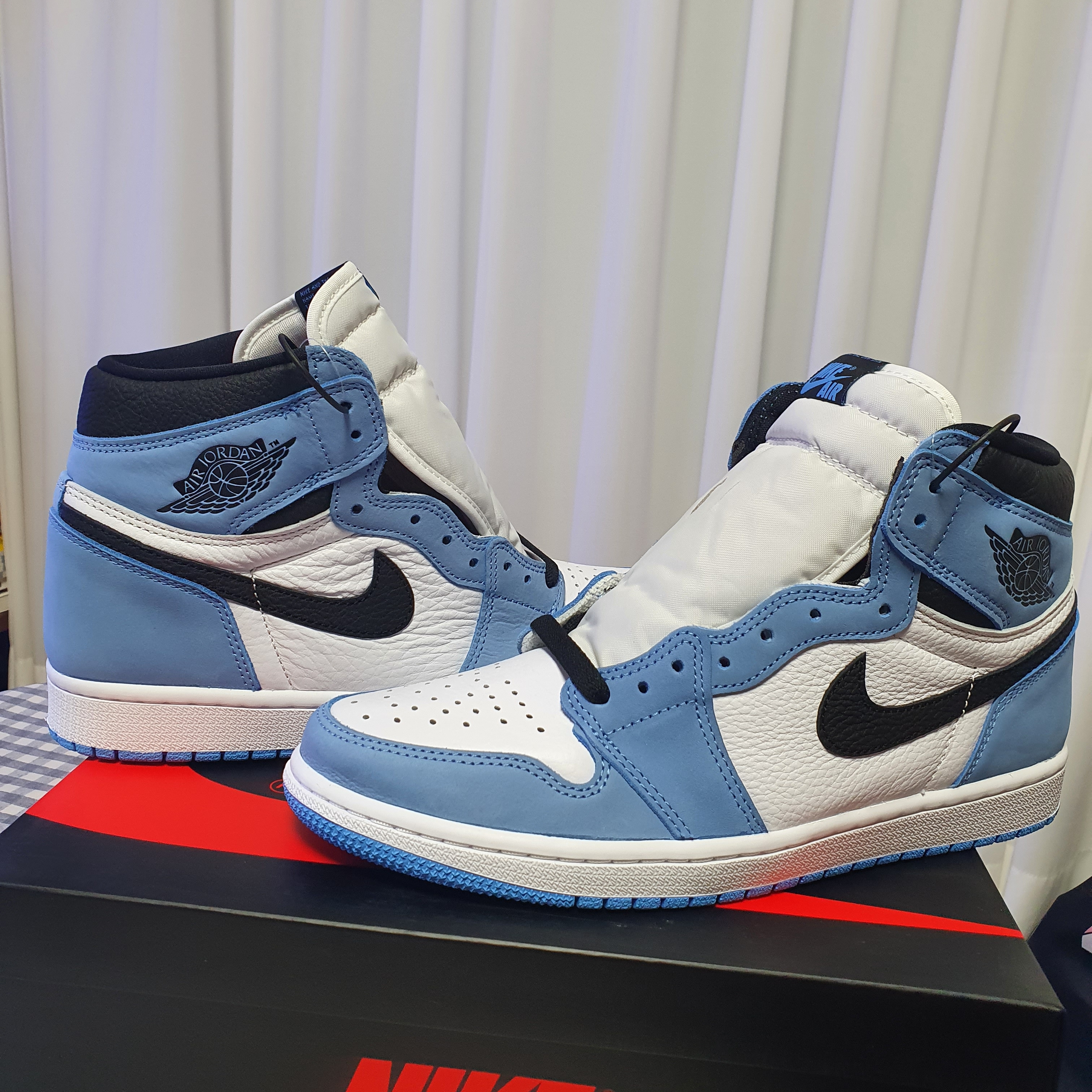 Jordan 1 Retro High OG University Blue 착용 스타일