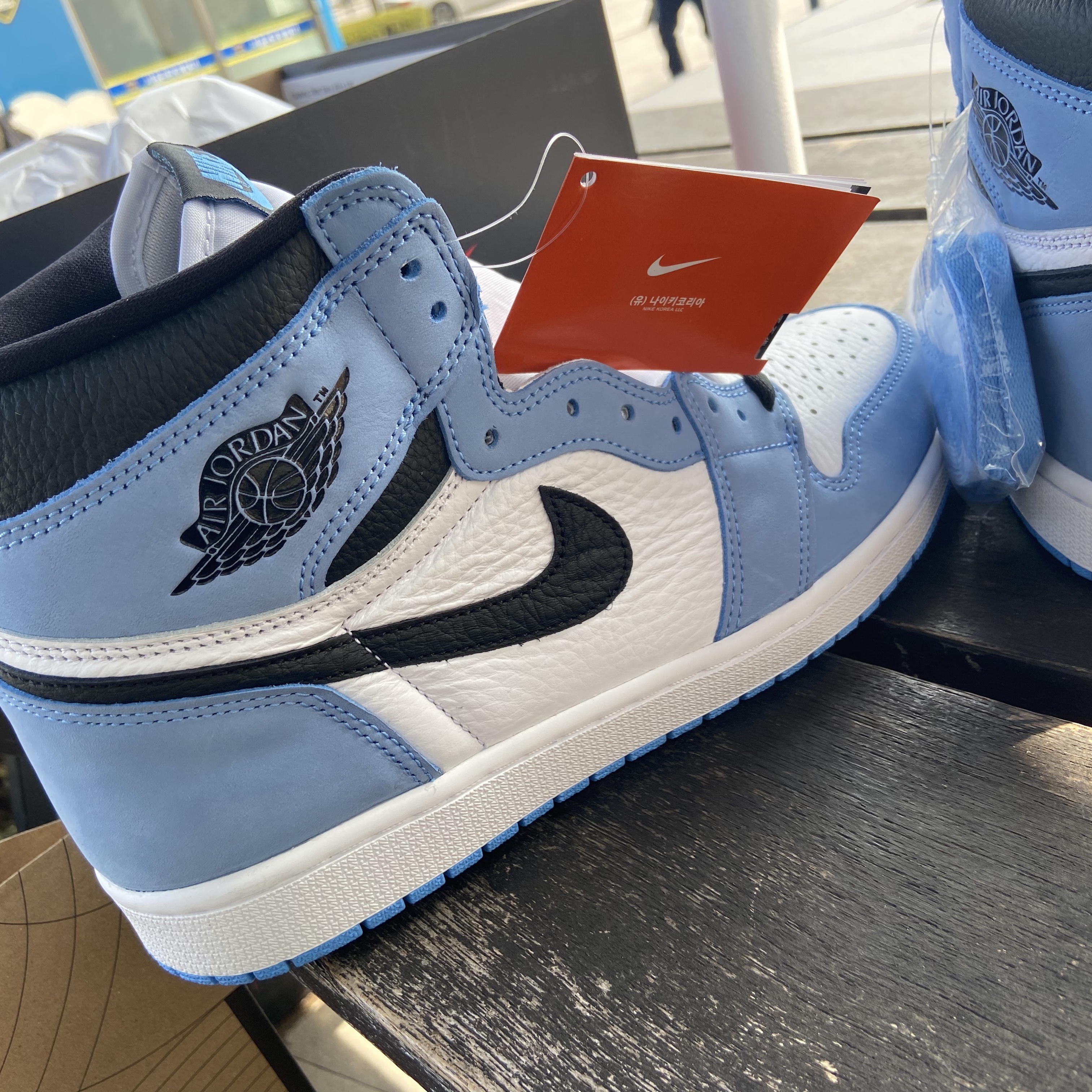 Jordan 1 Retro High OG University Blue, Jordan 1 Retro High OG Light Smoke Grey 착용 스타일 - 2