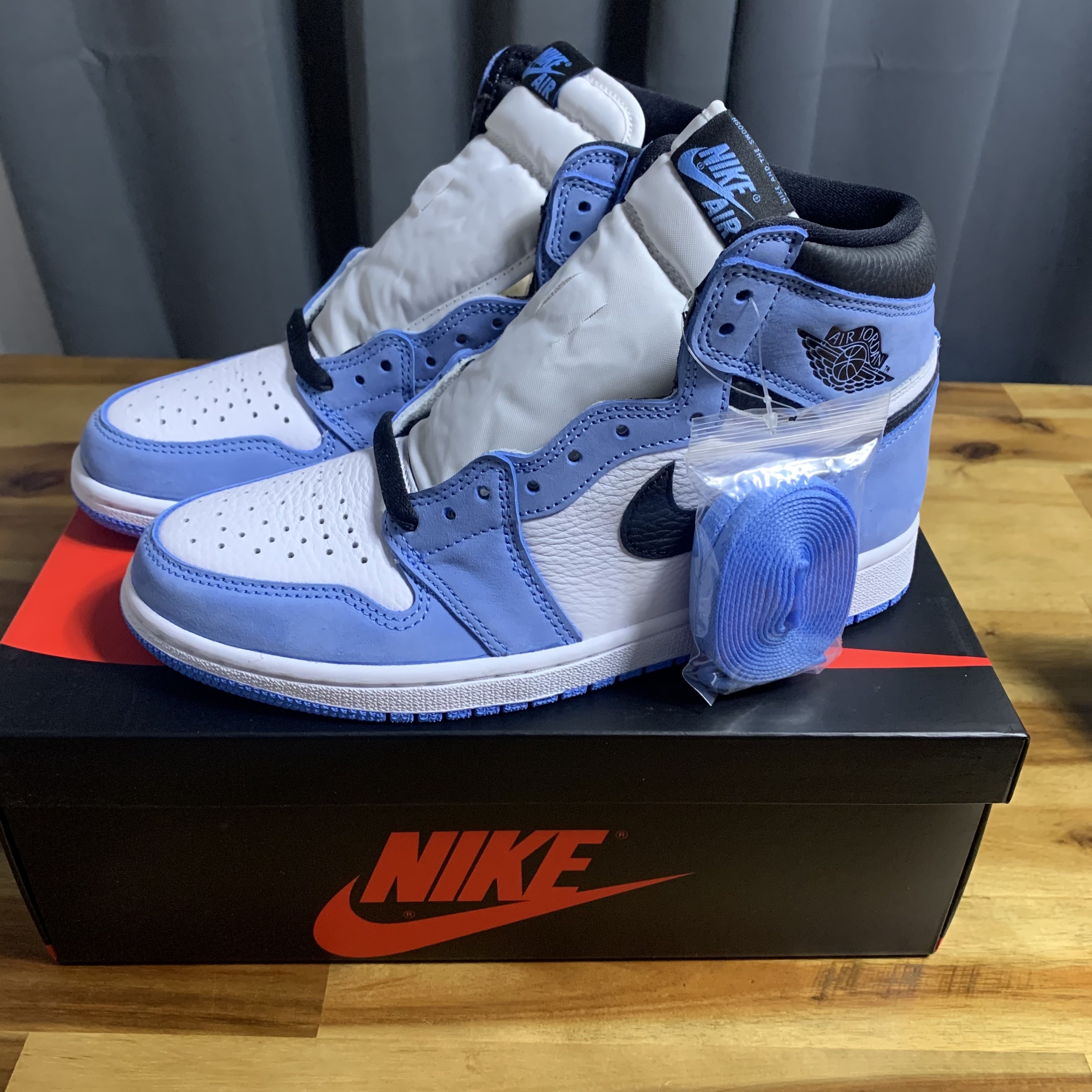 Jordan 1 Retro High OG University Blue 착용 스타일