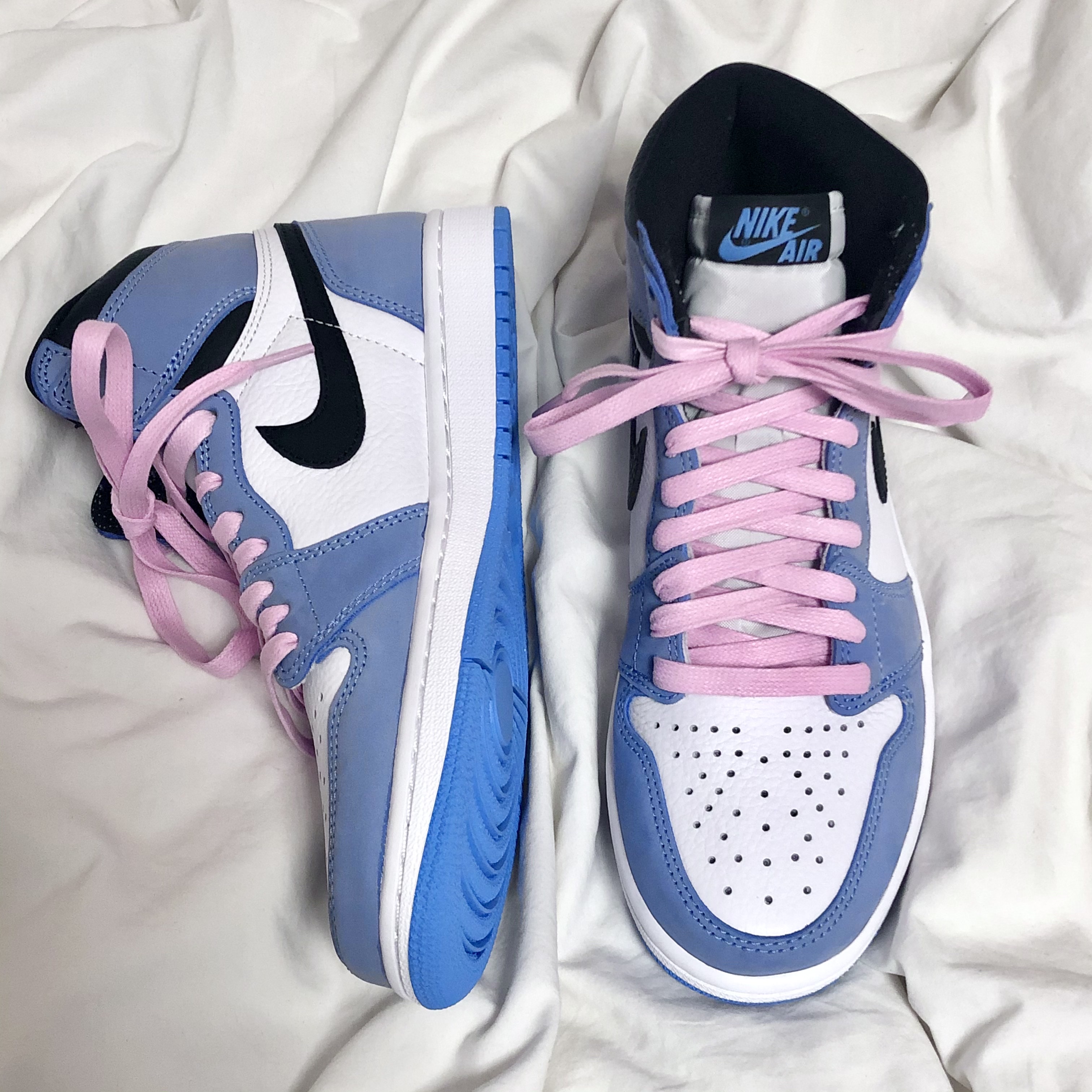 Jordan 1 Retro High OG University Blue 착용 스타일 - 3