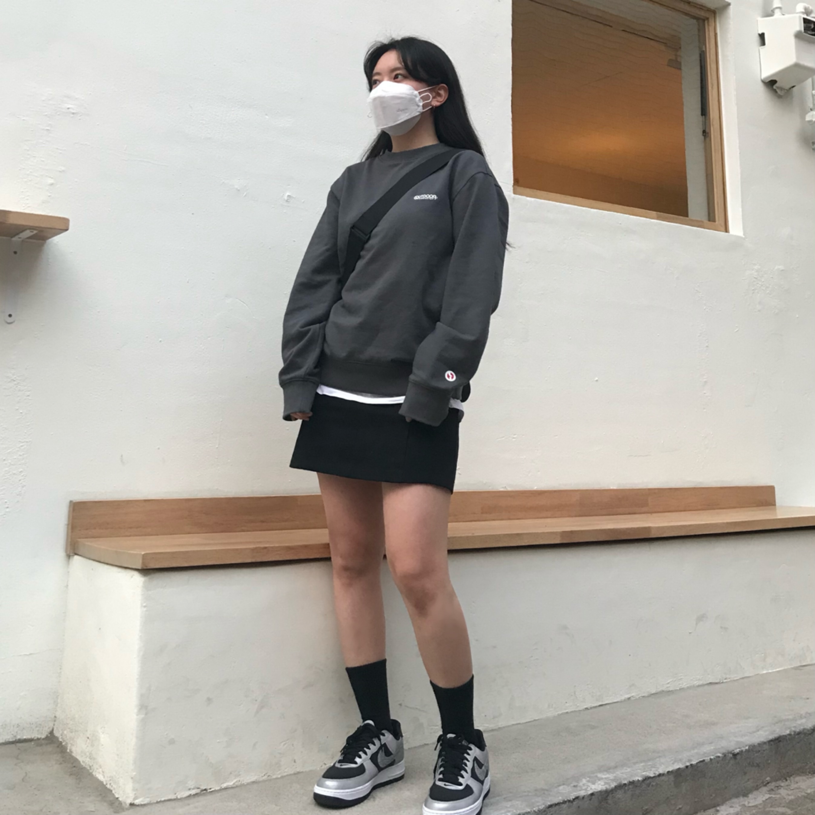 Nike Air Force 1 B Silver Snake 착용 스타일 - 2