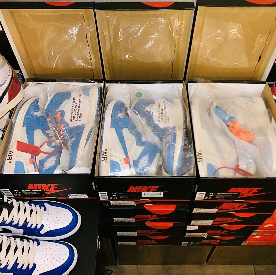 Jordan 1 x Off-White Retro High University Blue 착용 스타일 - 2