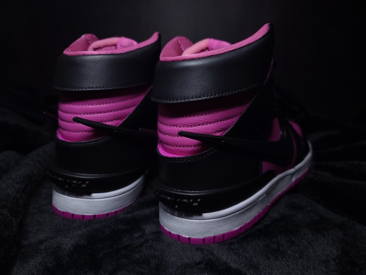 Nike x Ambush Dunk High Cosmic Fuchsia 착용 스타일 - 4