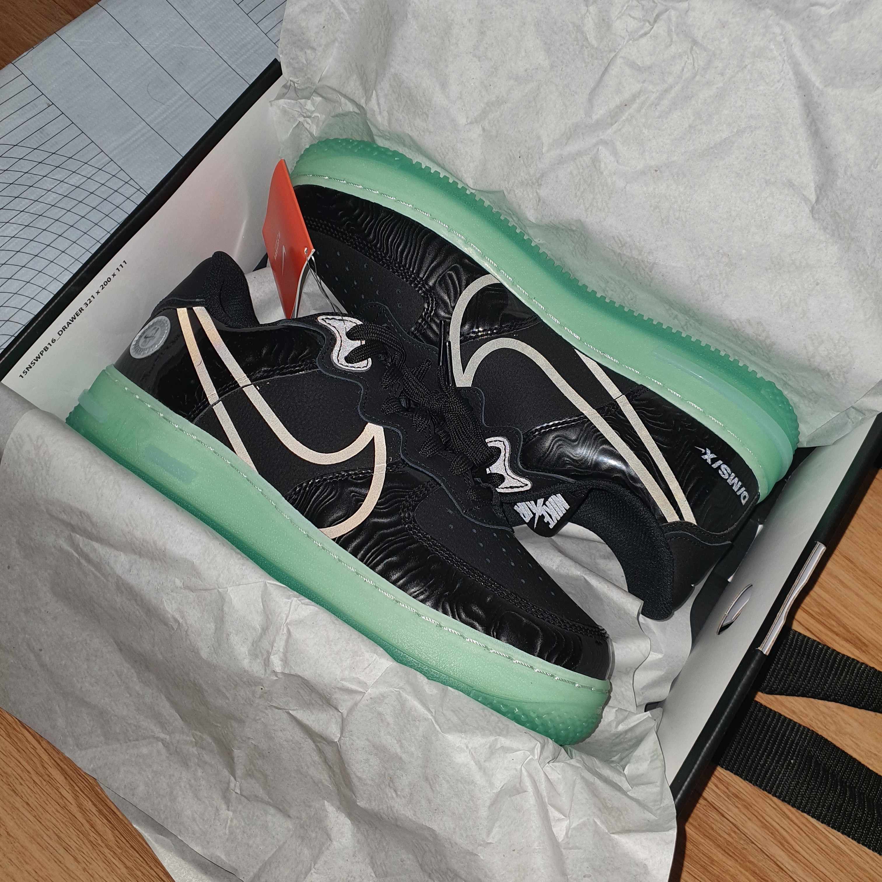 Nike Air Force 1 React LV8 Barely Green 착용 스타일 - 2